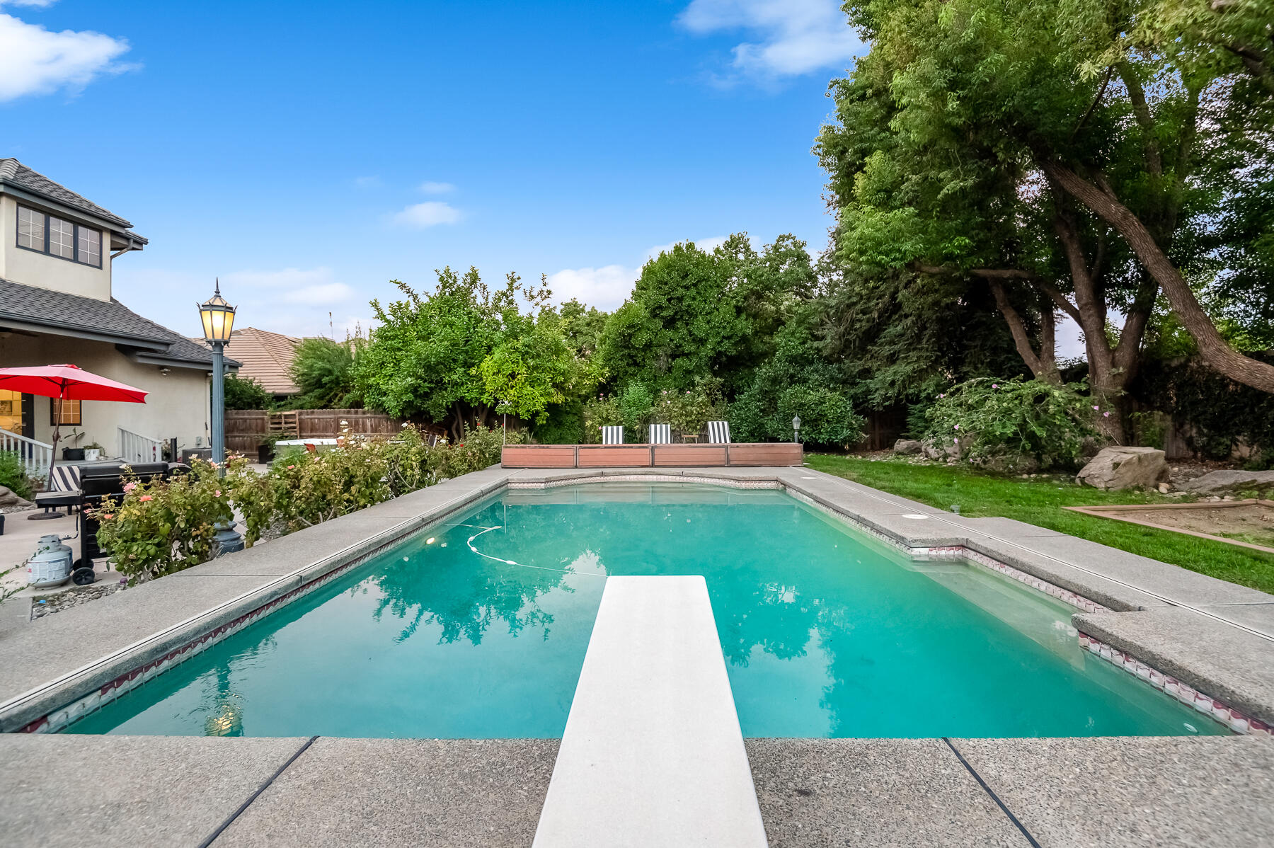 3735 W Woodside Ave, Visalia, CA 93291