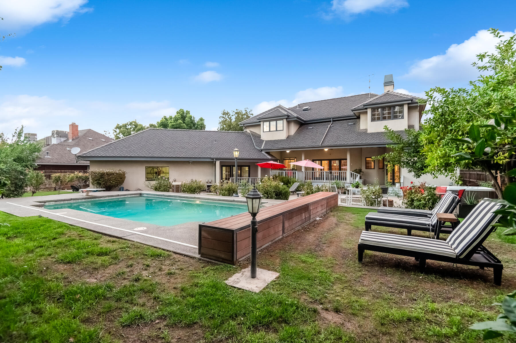 3735 W Woodside Ave, Visalia, CA 93291