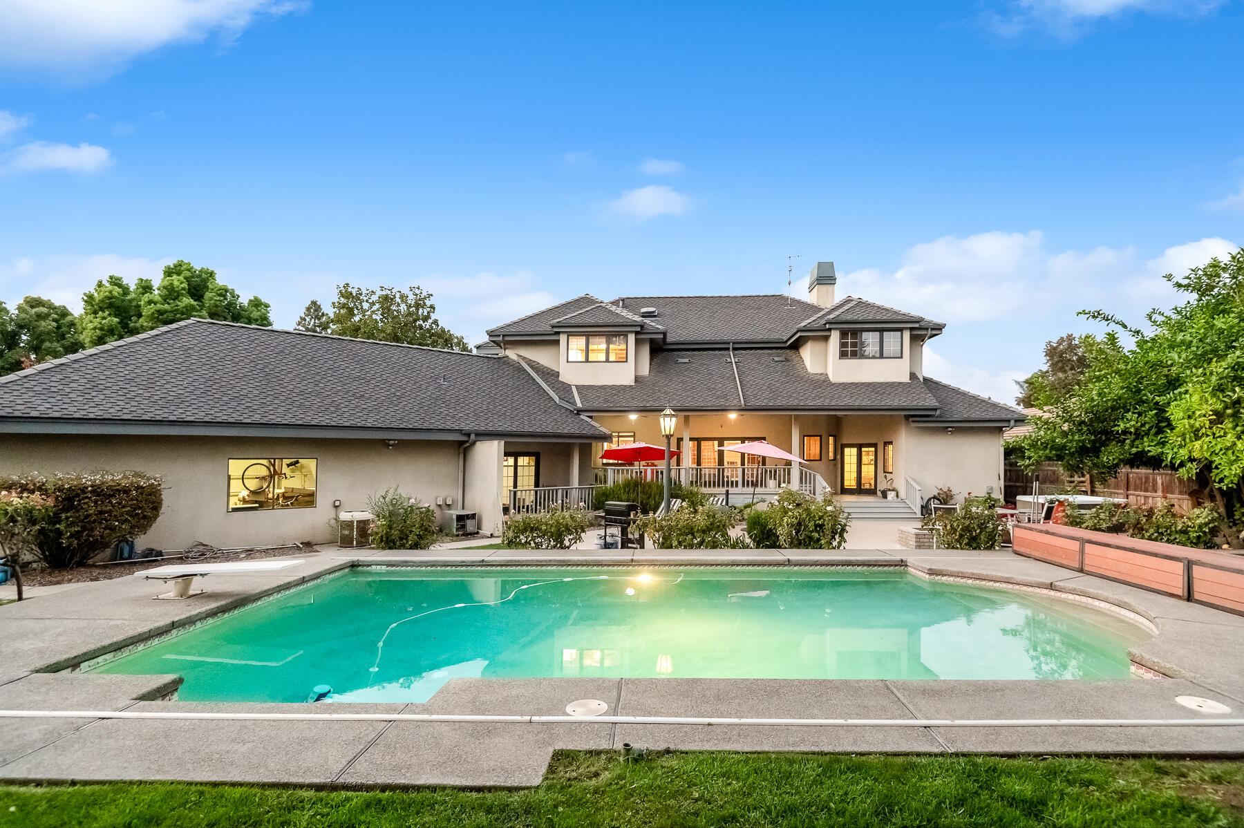 3735 W Woodside Ave, Visalia, CA 93291