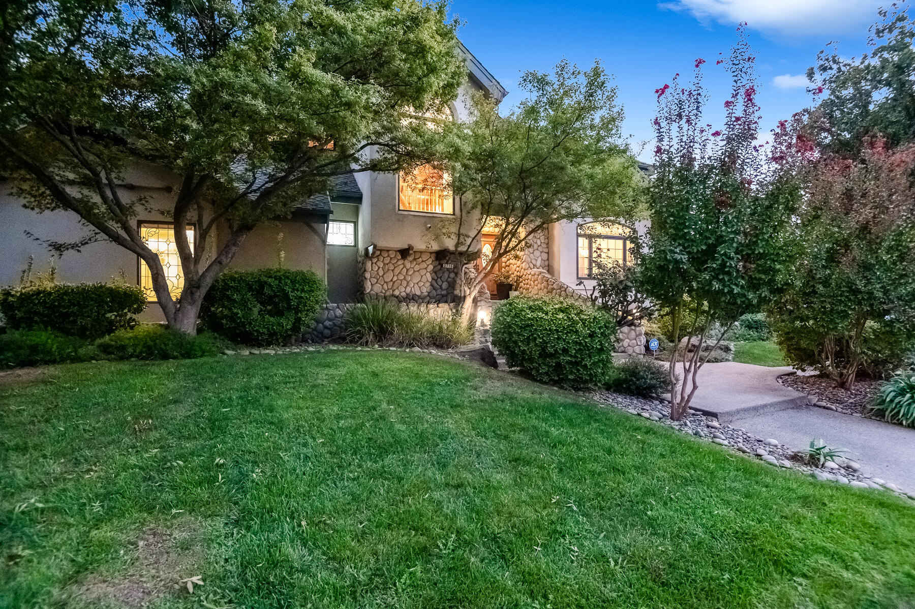 3735 W Woodside Ave, Visalia, CA 93291