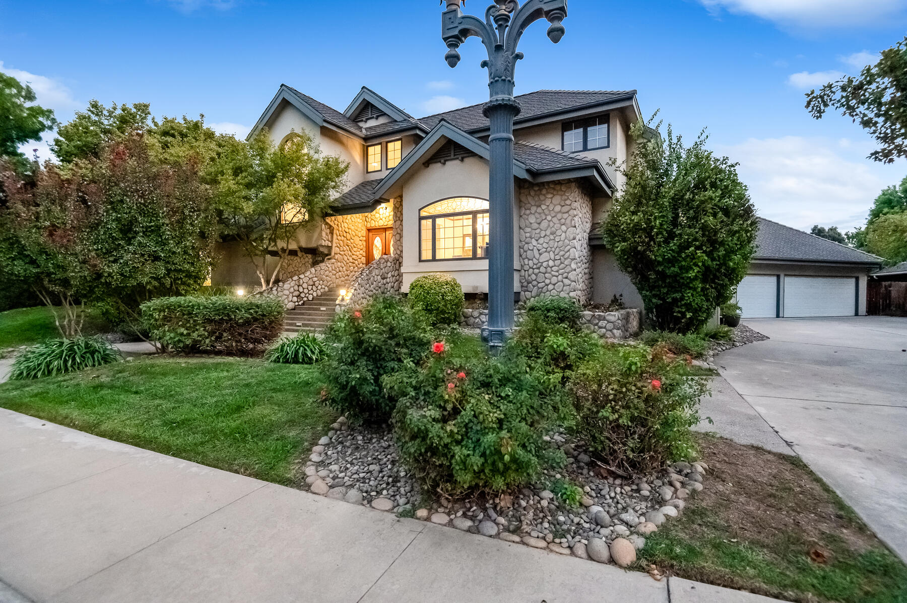 3735 W Woodside Ave, Visalia, CA 93291