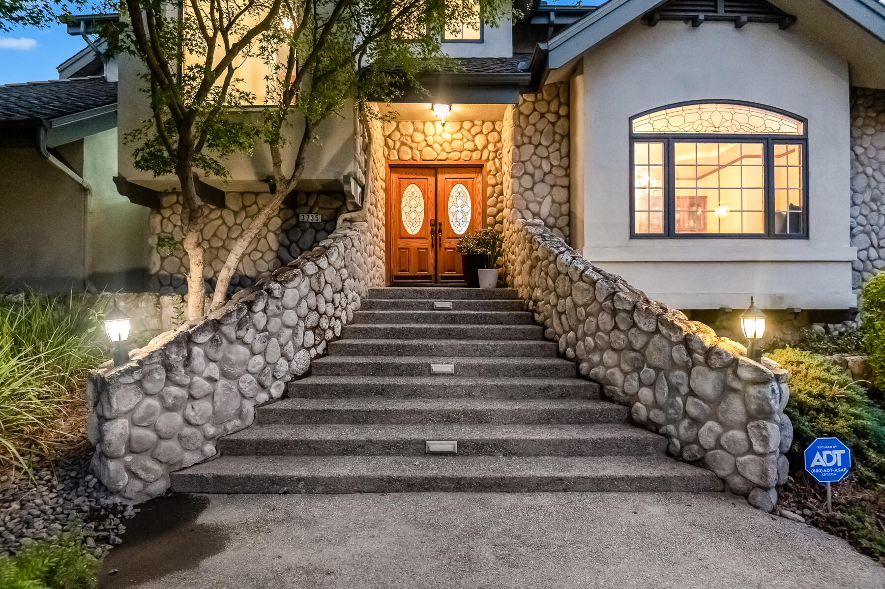 3735 W Woodside Ave, Visalia, CA 93291