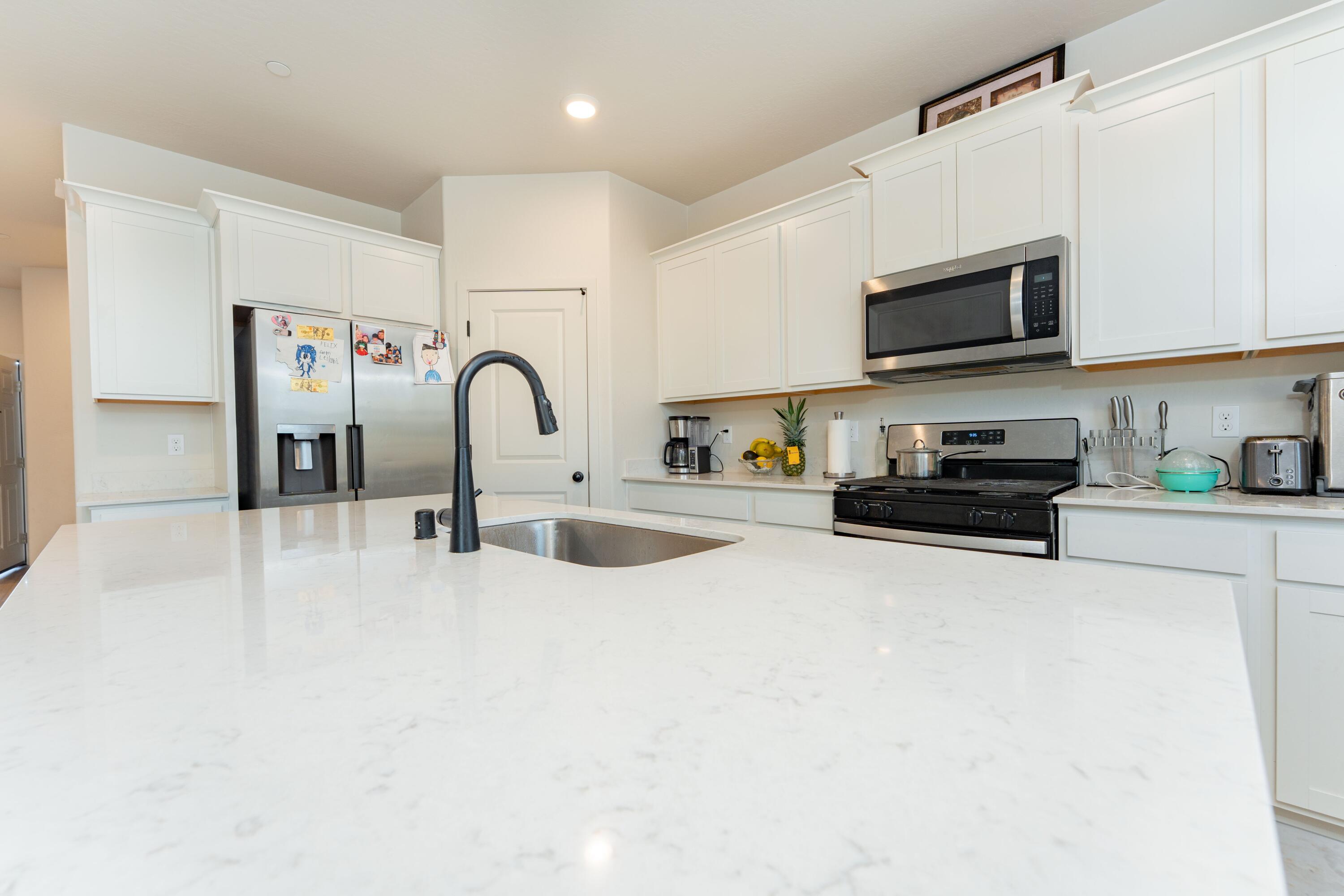 1754 S Twilight St, Hanford, CA 93230