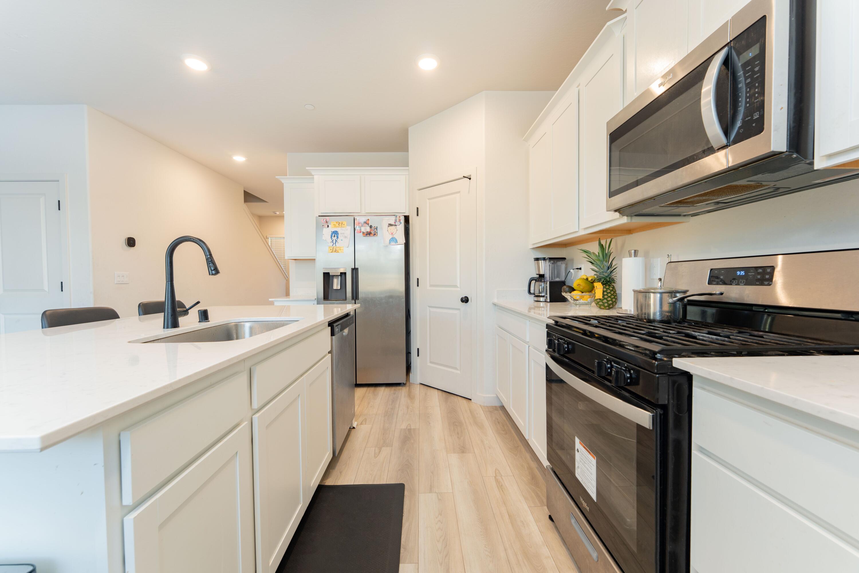 1754 S Twilight St, Hanford, CA 93230