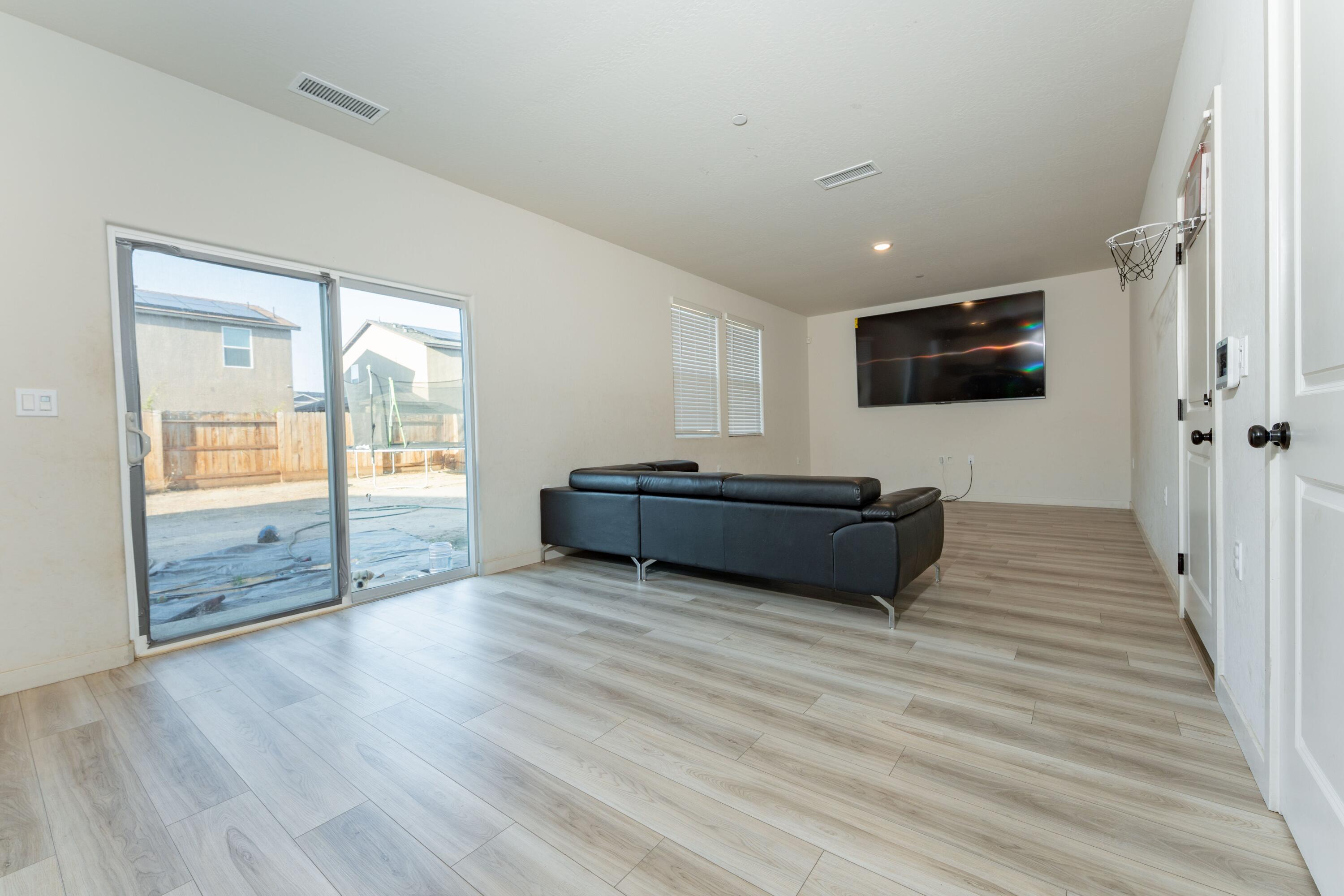 1754 S Twilight St, Hanford, CA 93230