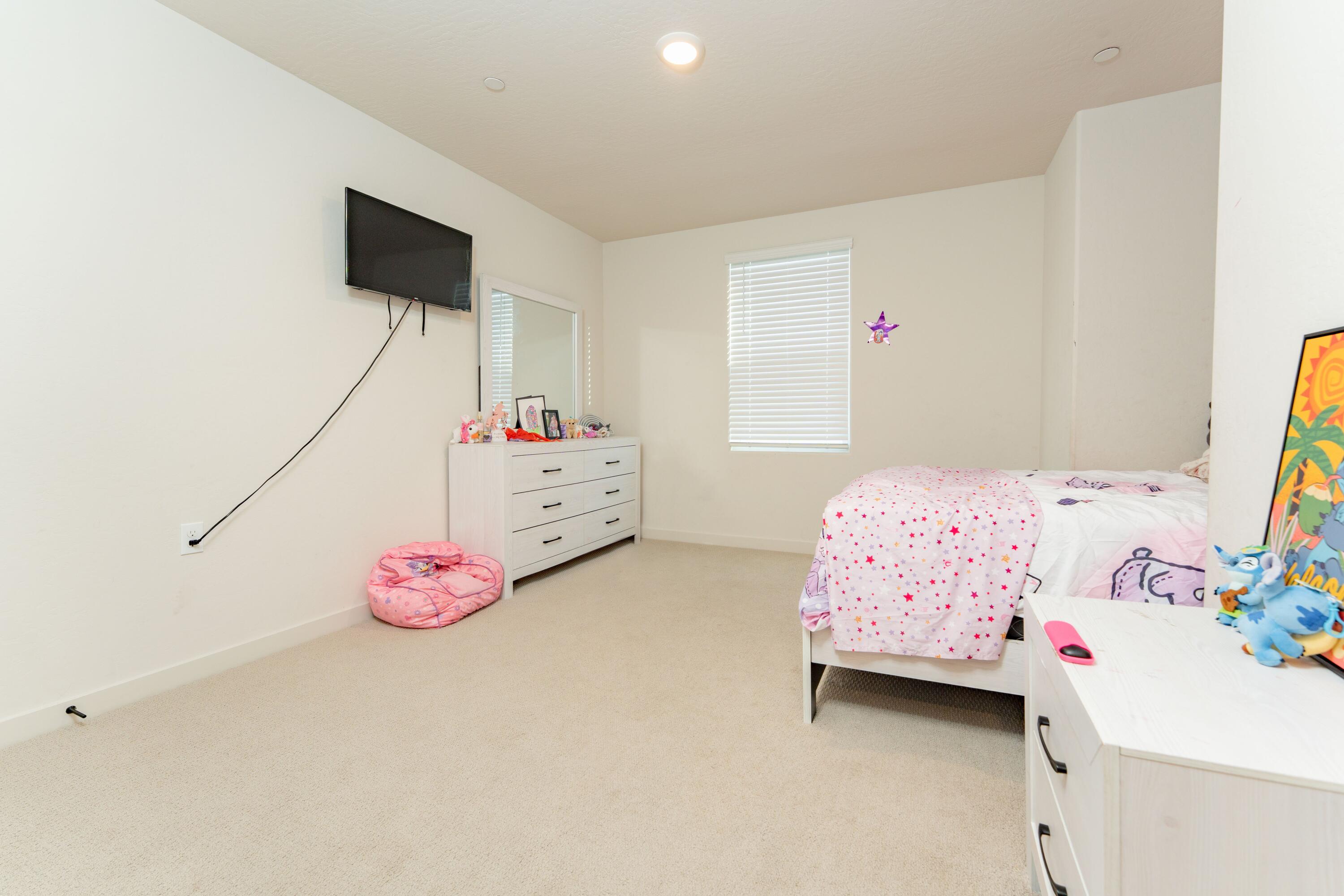 1754 S Twilight St, Hanford, CA 93230