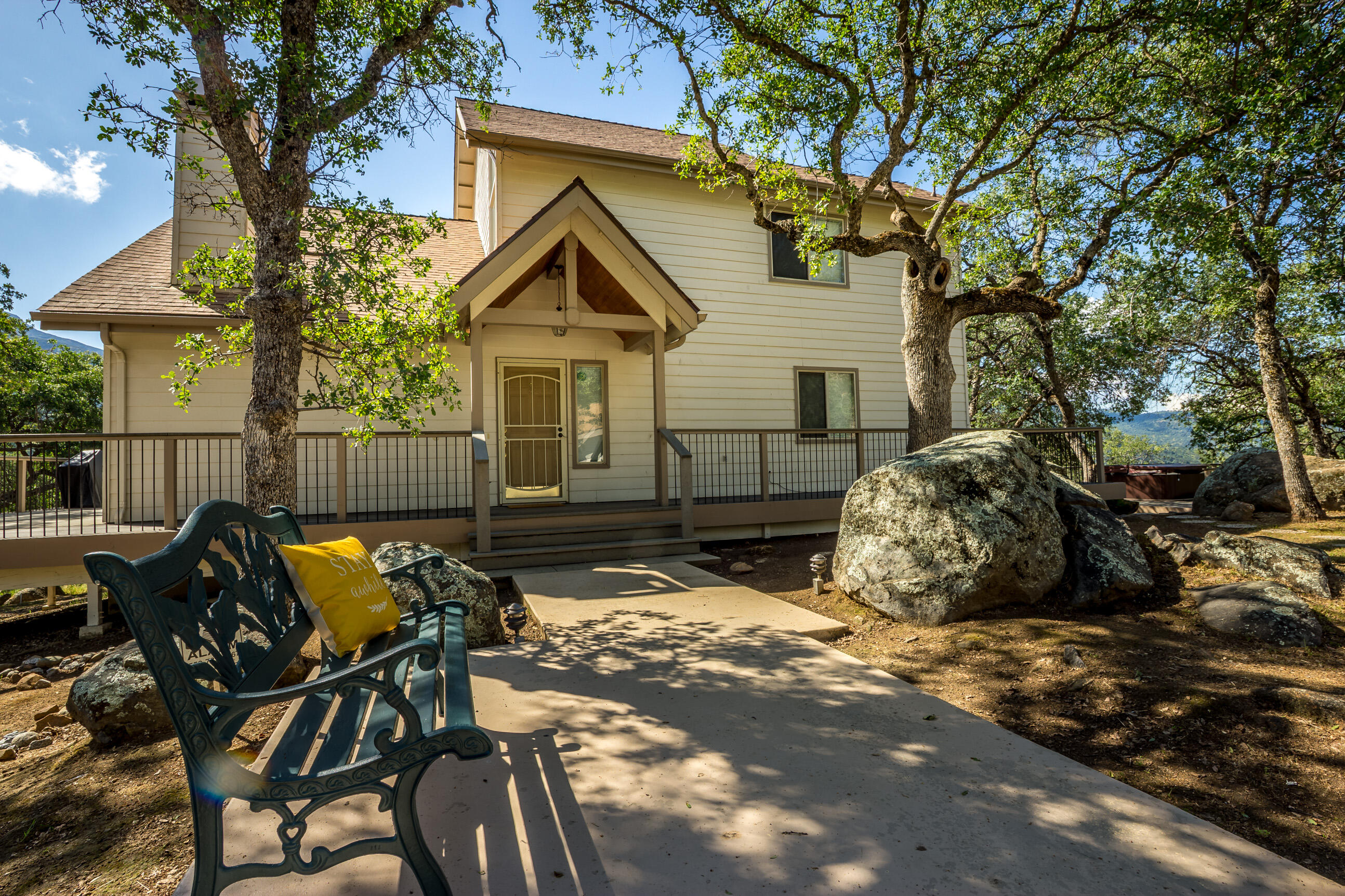 46798 Sequoia Ct, Three Rivers, CA 93271