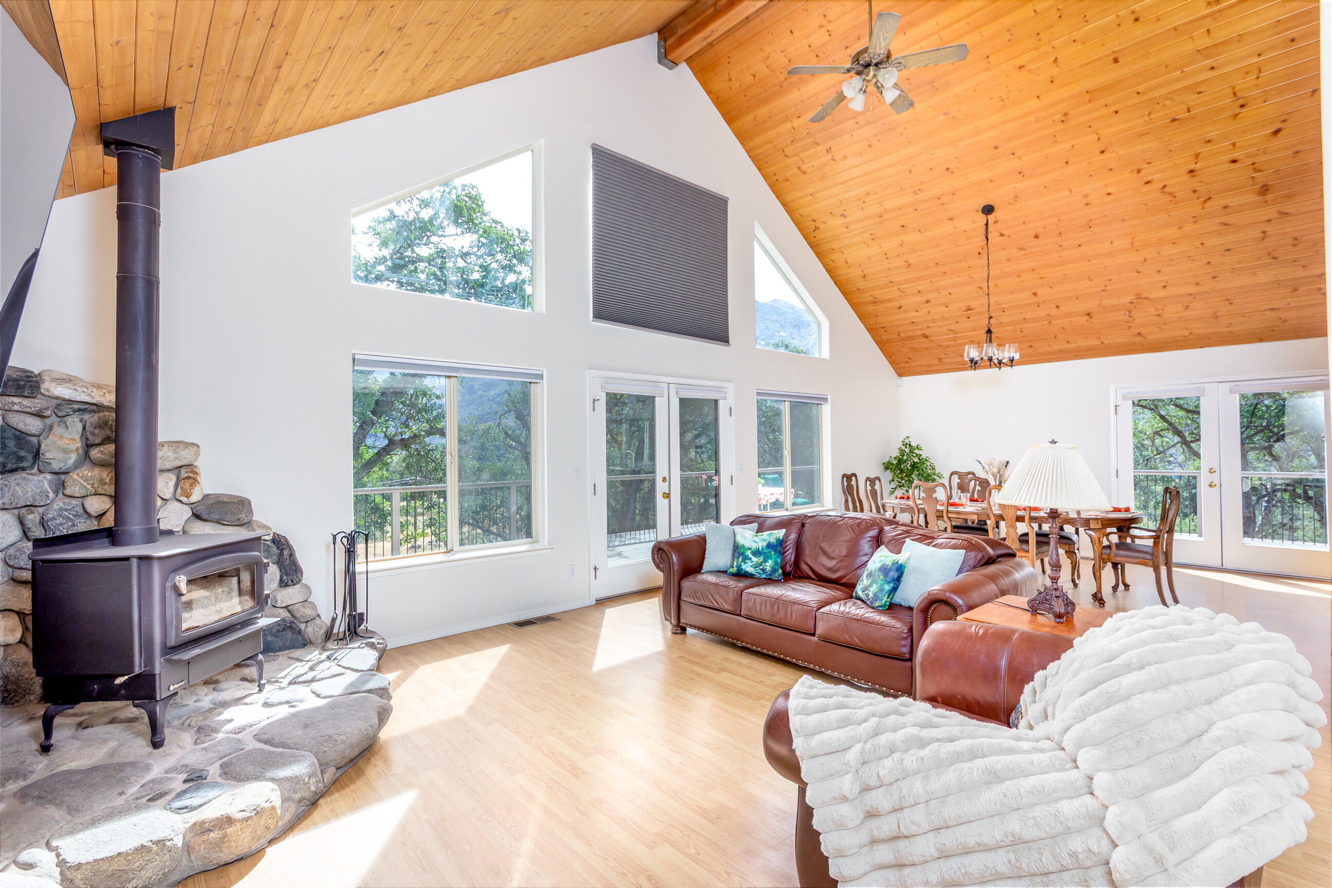 46798 Sequoia Ct, Three Rivers, CA 93271