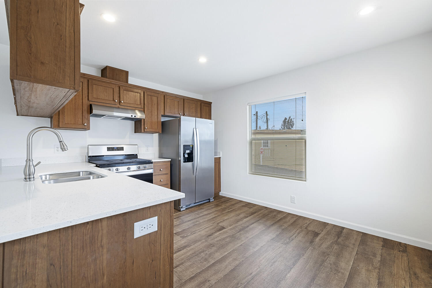 1719 W Olive Ave #33, Fresno, CA 93728