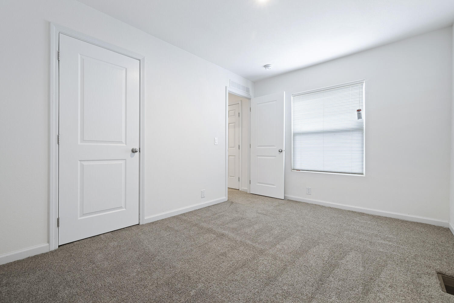 1719 W Olive Ave #33, Fresno, CA 93728