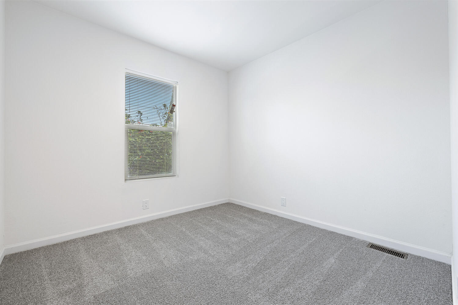 1719 W Olive Ave #33, Fresno, CA 93728