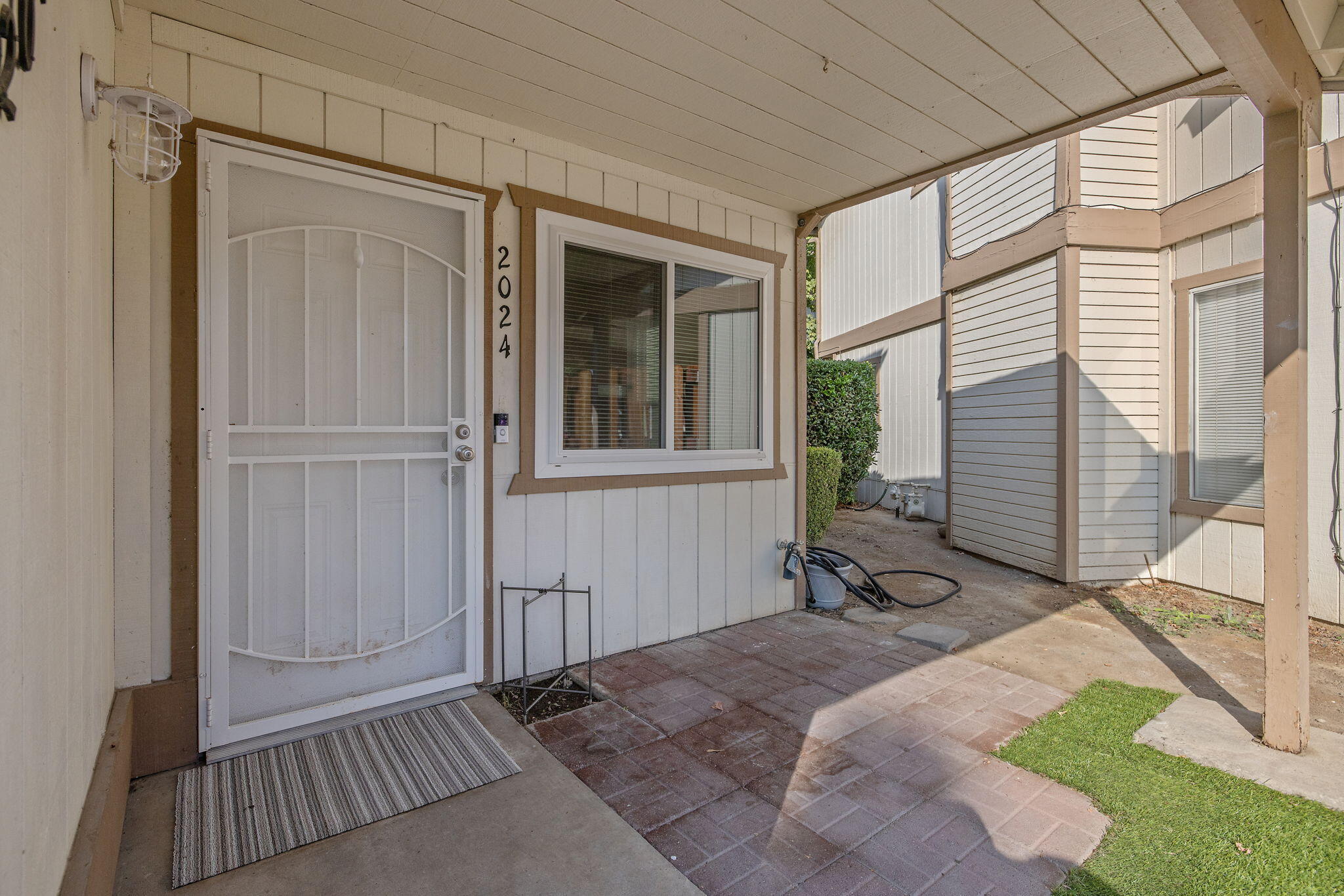 2024 E Laura Ave, Visalia, CA 93292