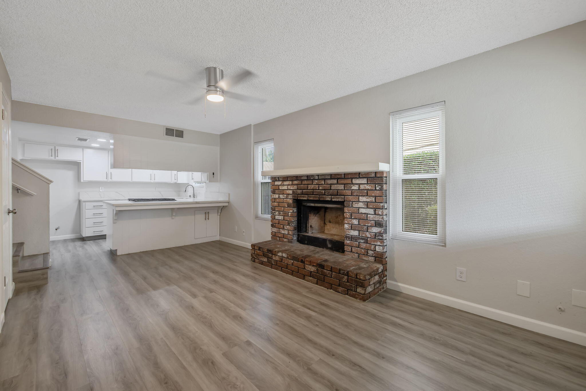 2024 E Laura Ave, Visalia, CA 93292