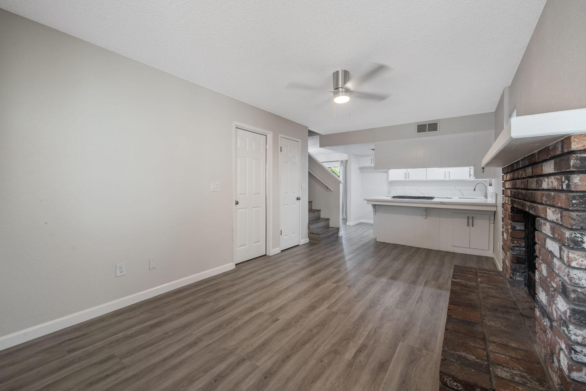 2024 E Laura Ave, Visalia, CA 93292