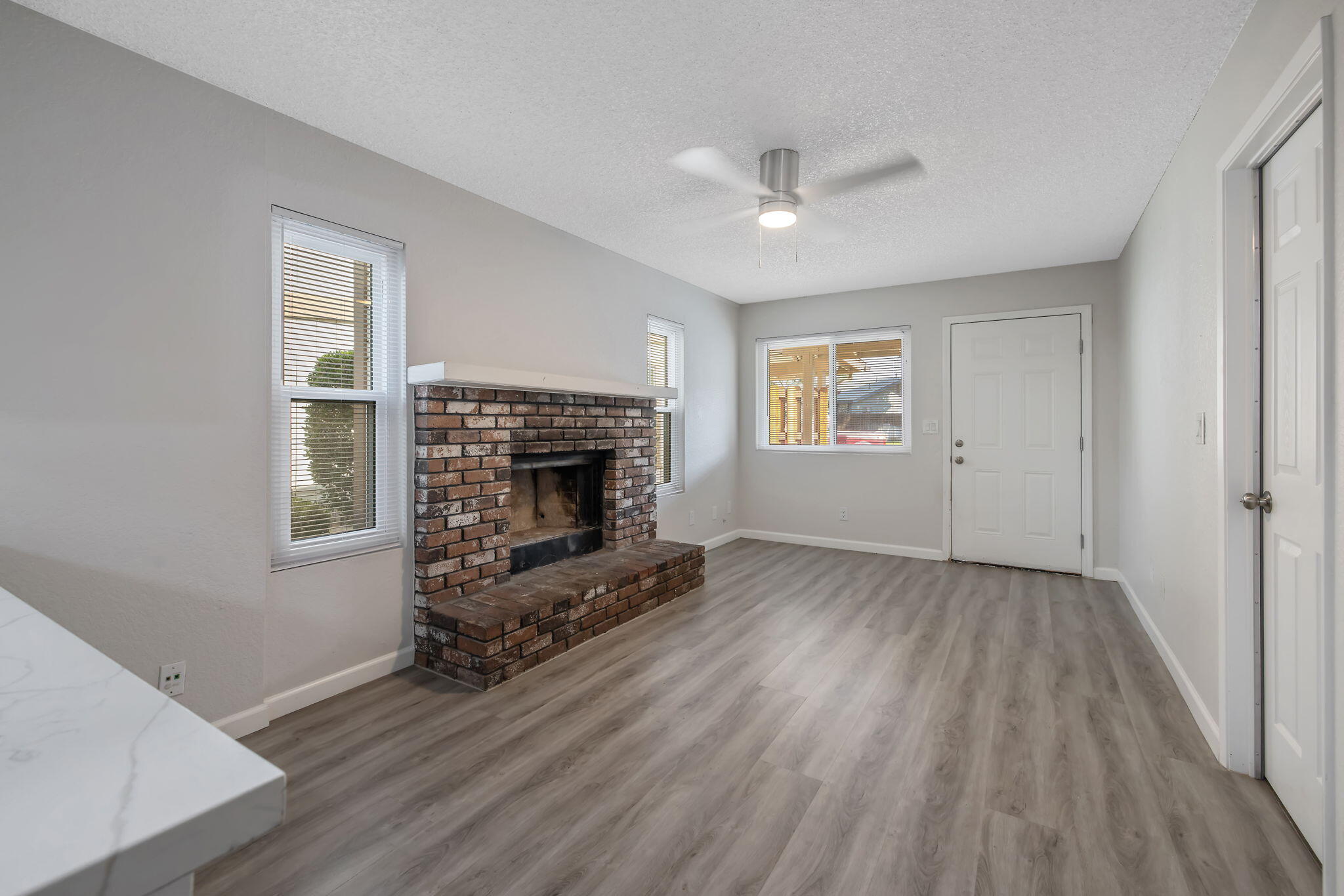 2024 E Laura Ave, Visalia, CA 93292