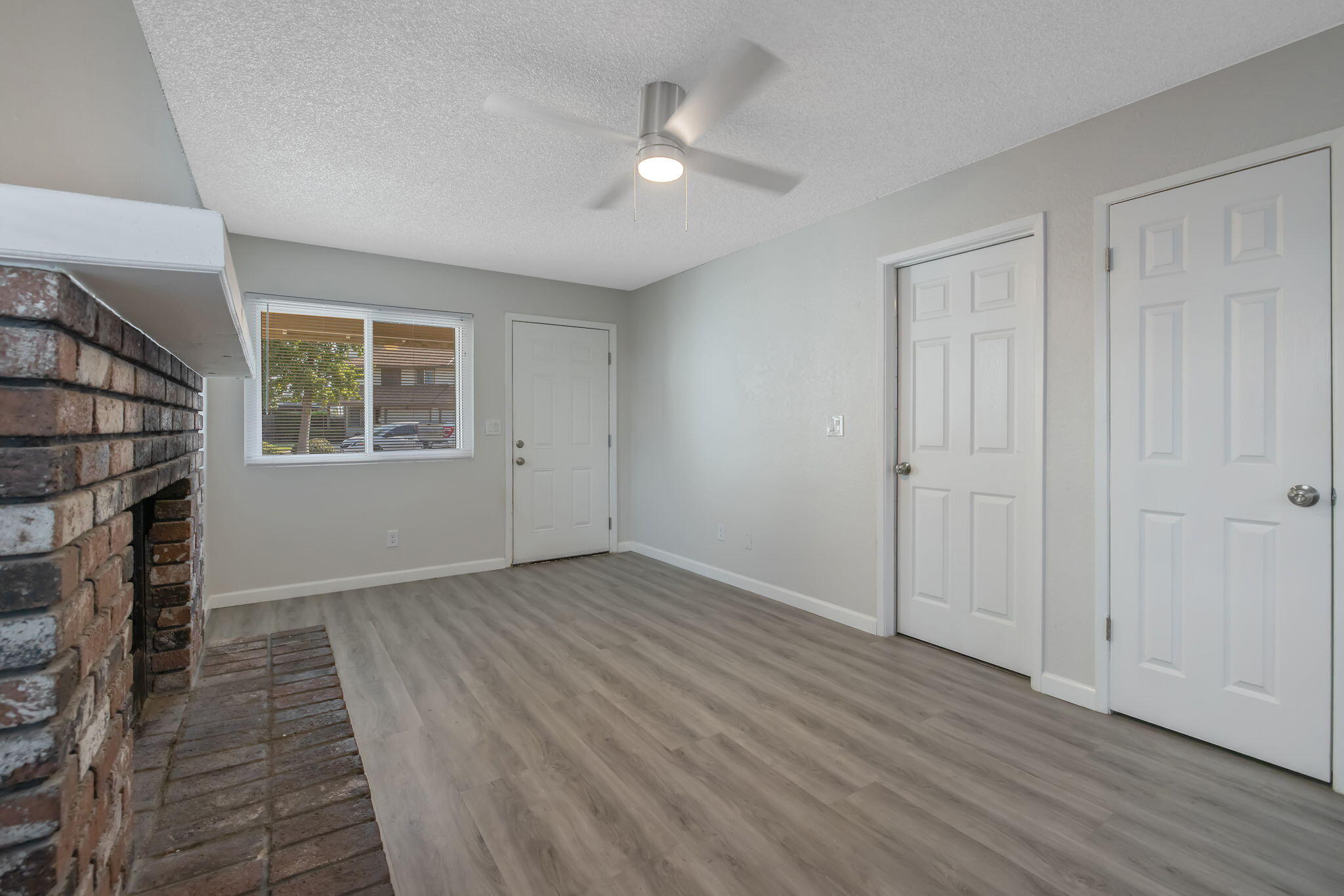 2024 E Laura Ave, Visalia, CA 93292