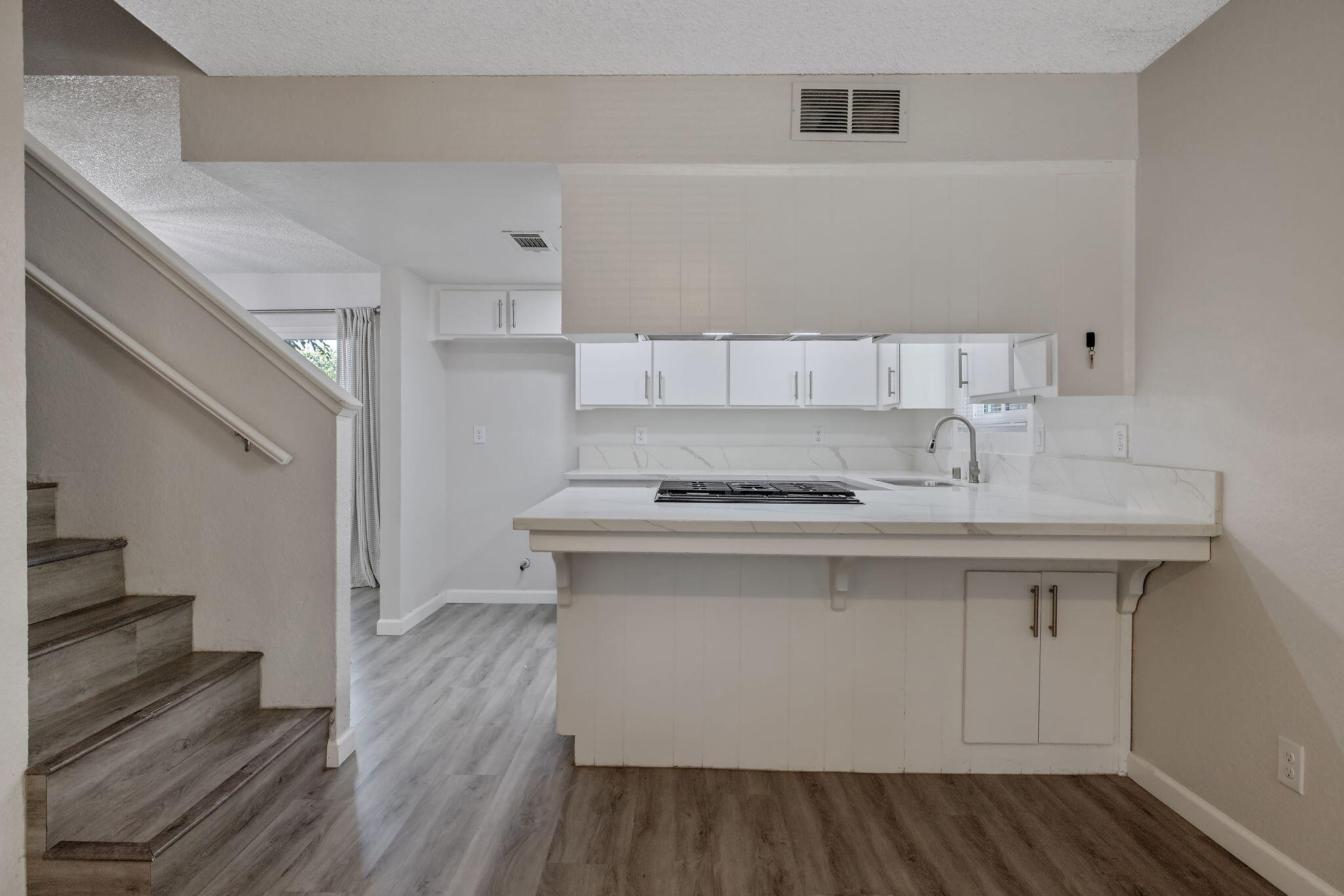 2024 E Laura Ave, Visalia, CA 93292