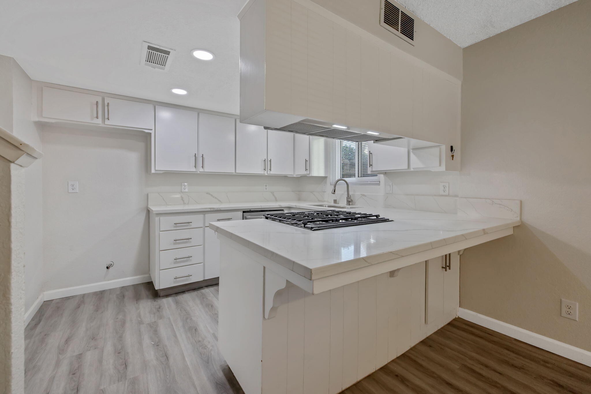 2024 E Laura Ave, Visalia, CA 93292