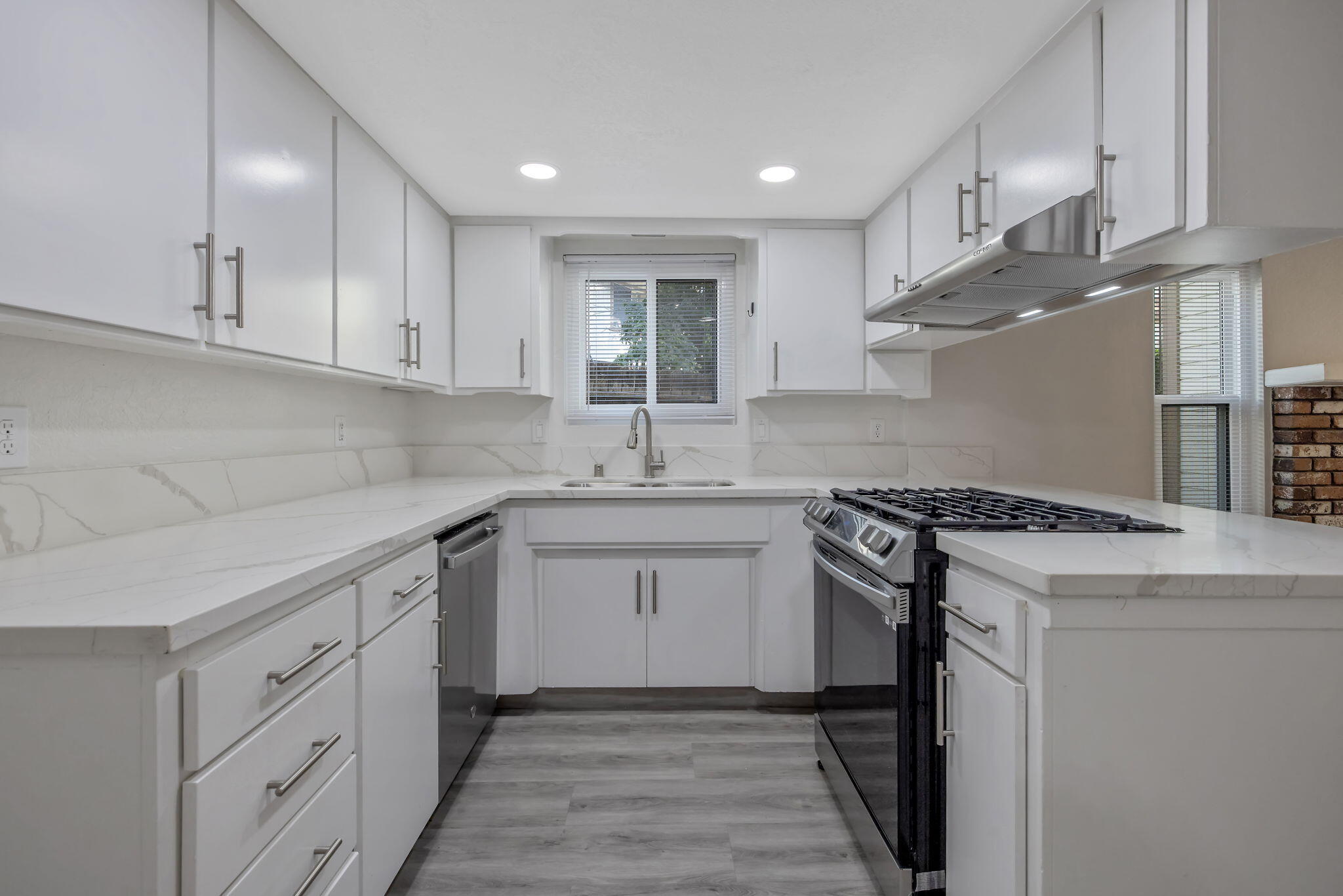 2024 E Laura Ave, Visalia, CA 93292