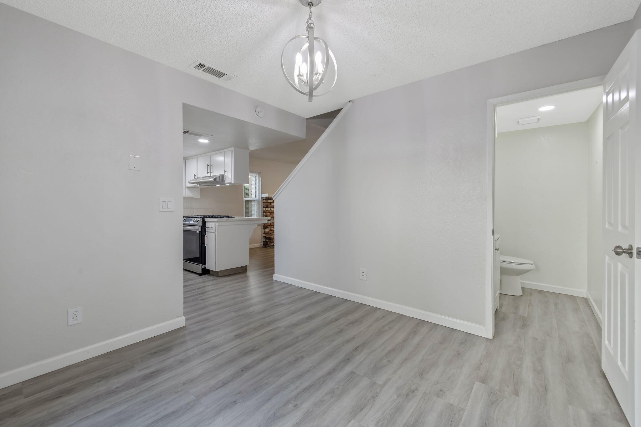 2024 E Laura Ave, Visalia, CA 93292