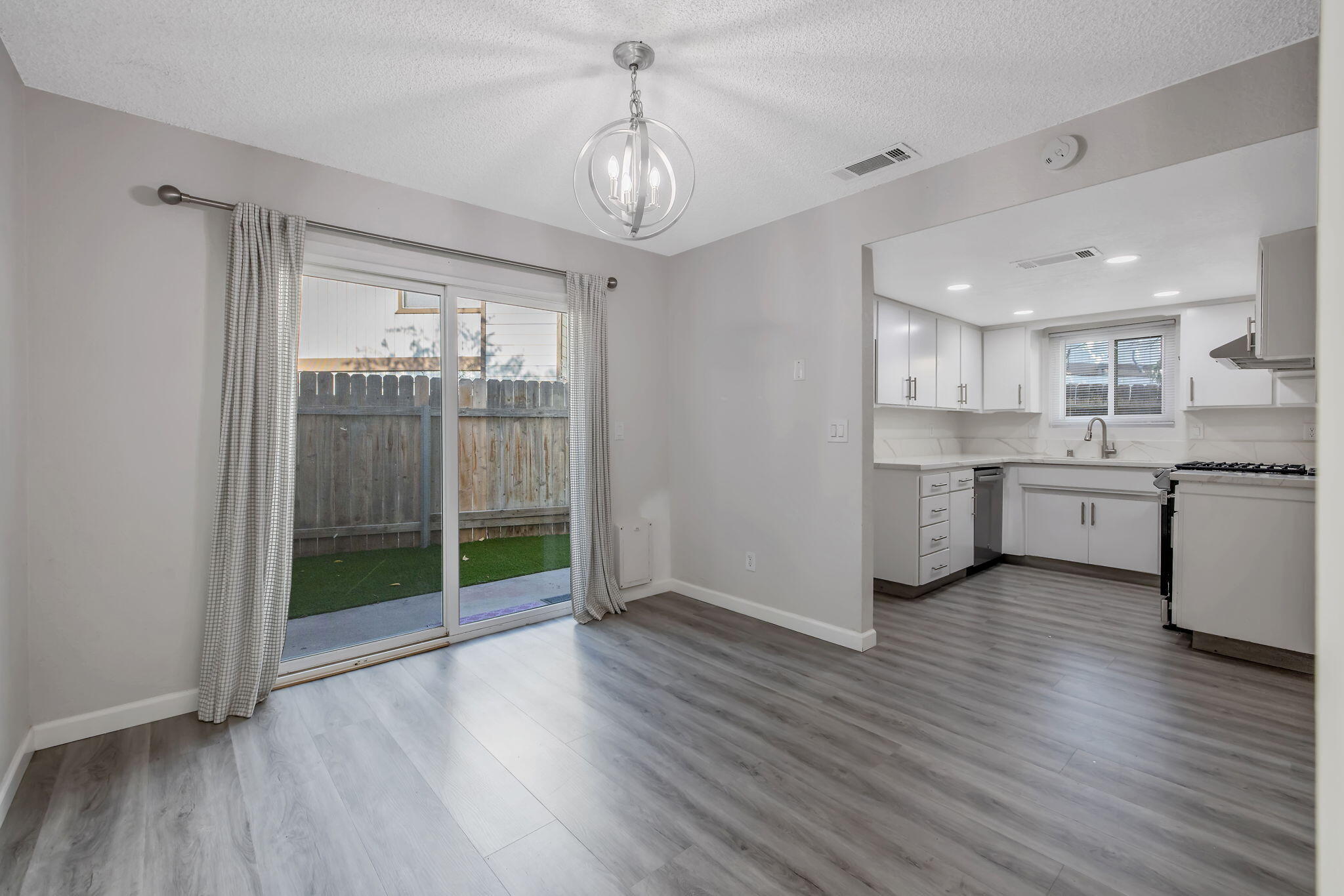 2024 E Laura Ave, Visalia, CA 93292