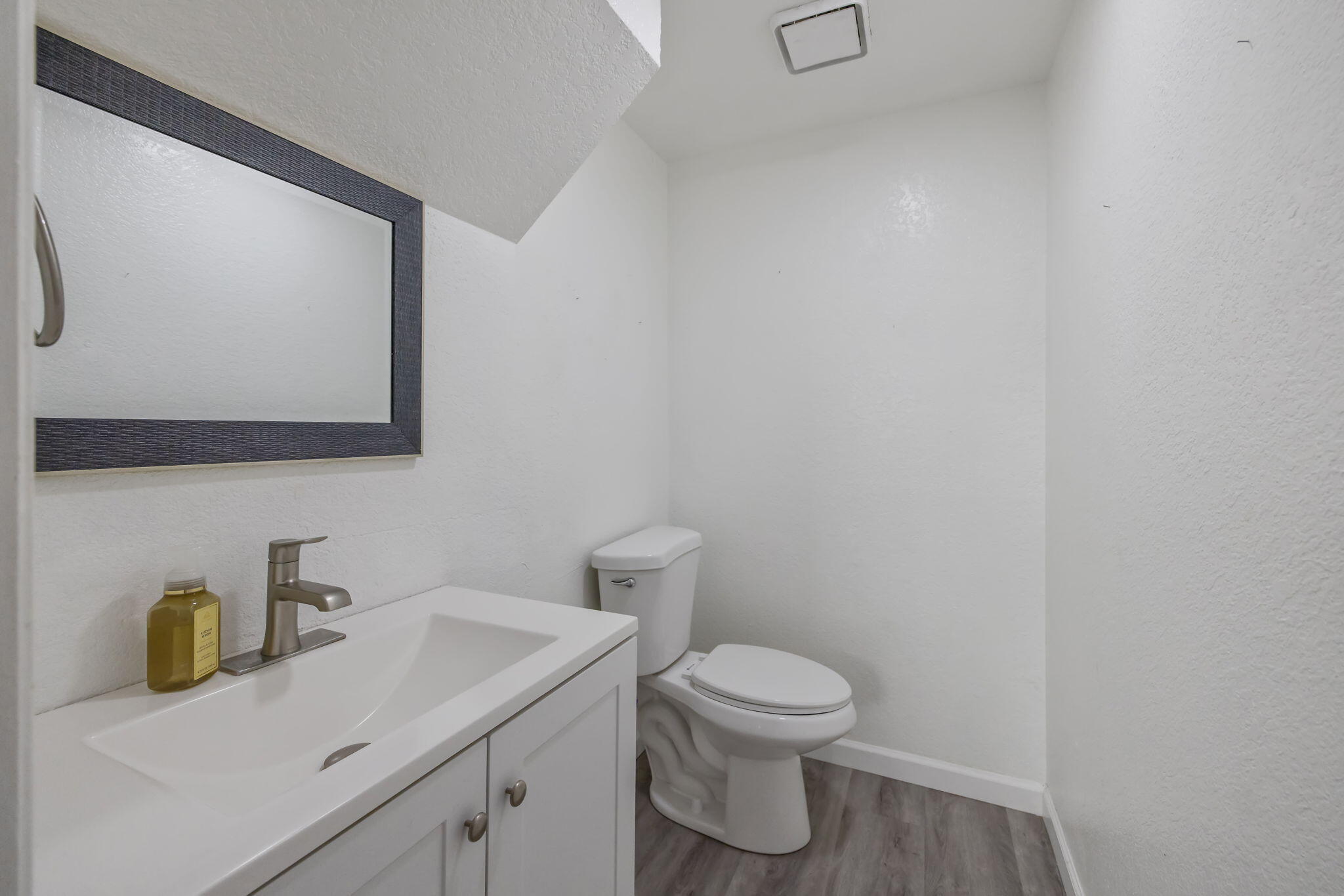 2024 E Laura Ave, Visalia, CA 93292