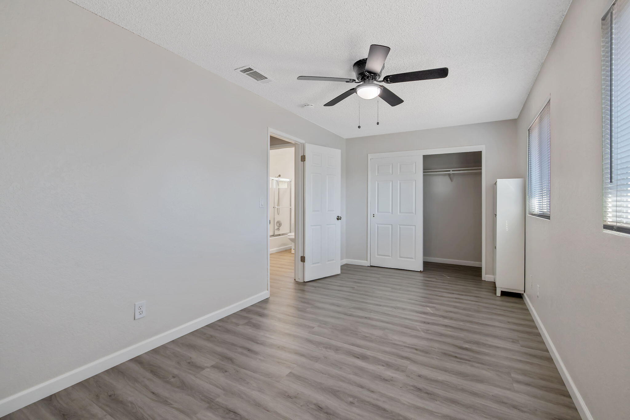 2024 E Laura Ave, Visalia, CA 93292