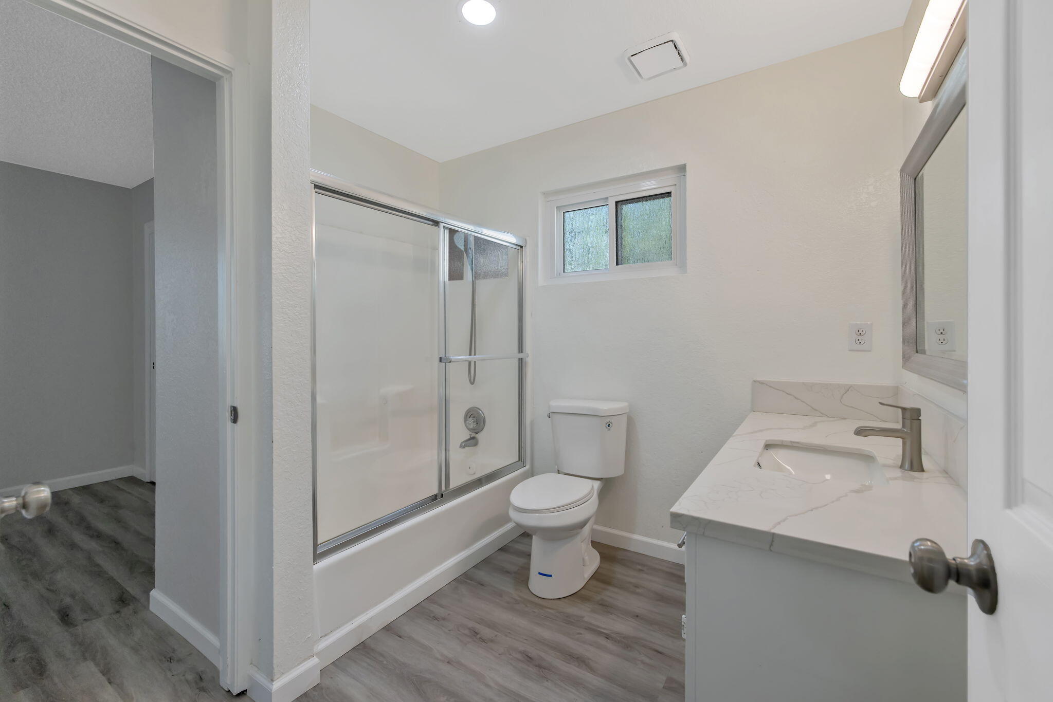 2024 E Laura Ave, Visalia, CA 93292