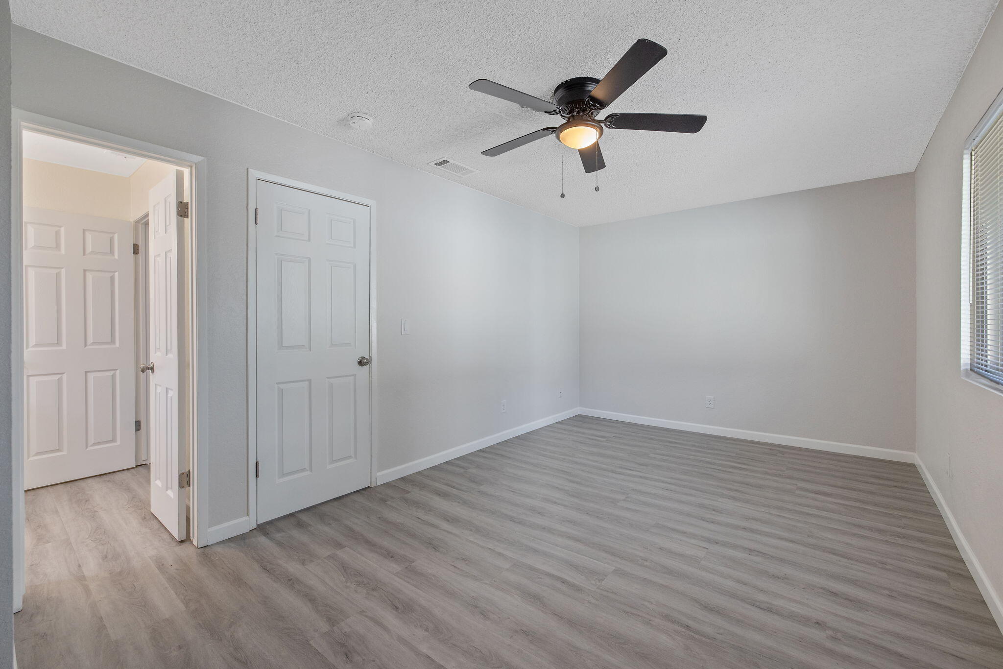 2024 E Laura Ave, Visalia, CA 93292