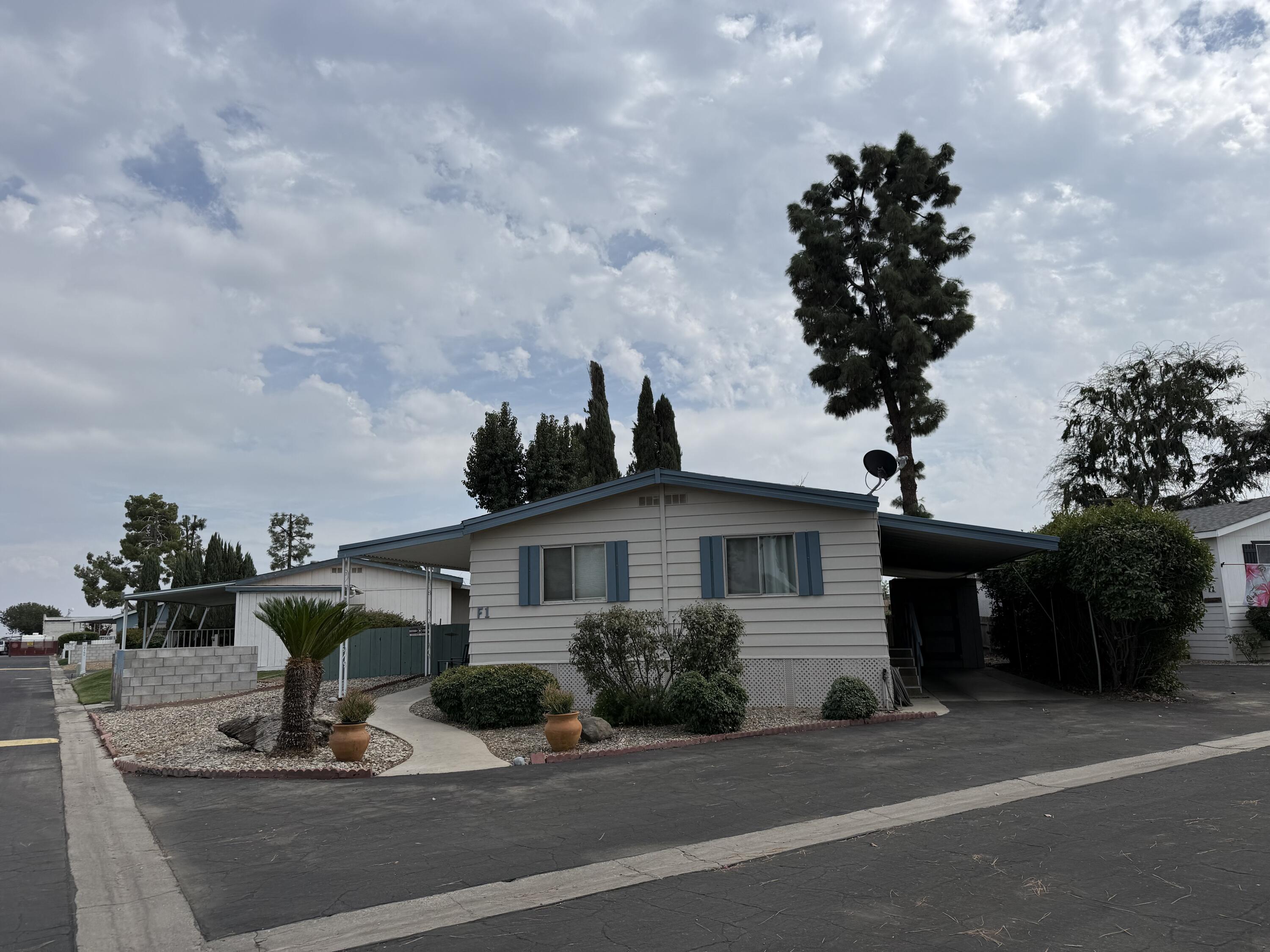 2400 W Midvalley Ave #F-1, Visalia, CA 93277