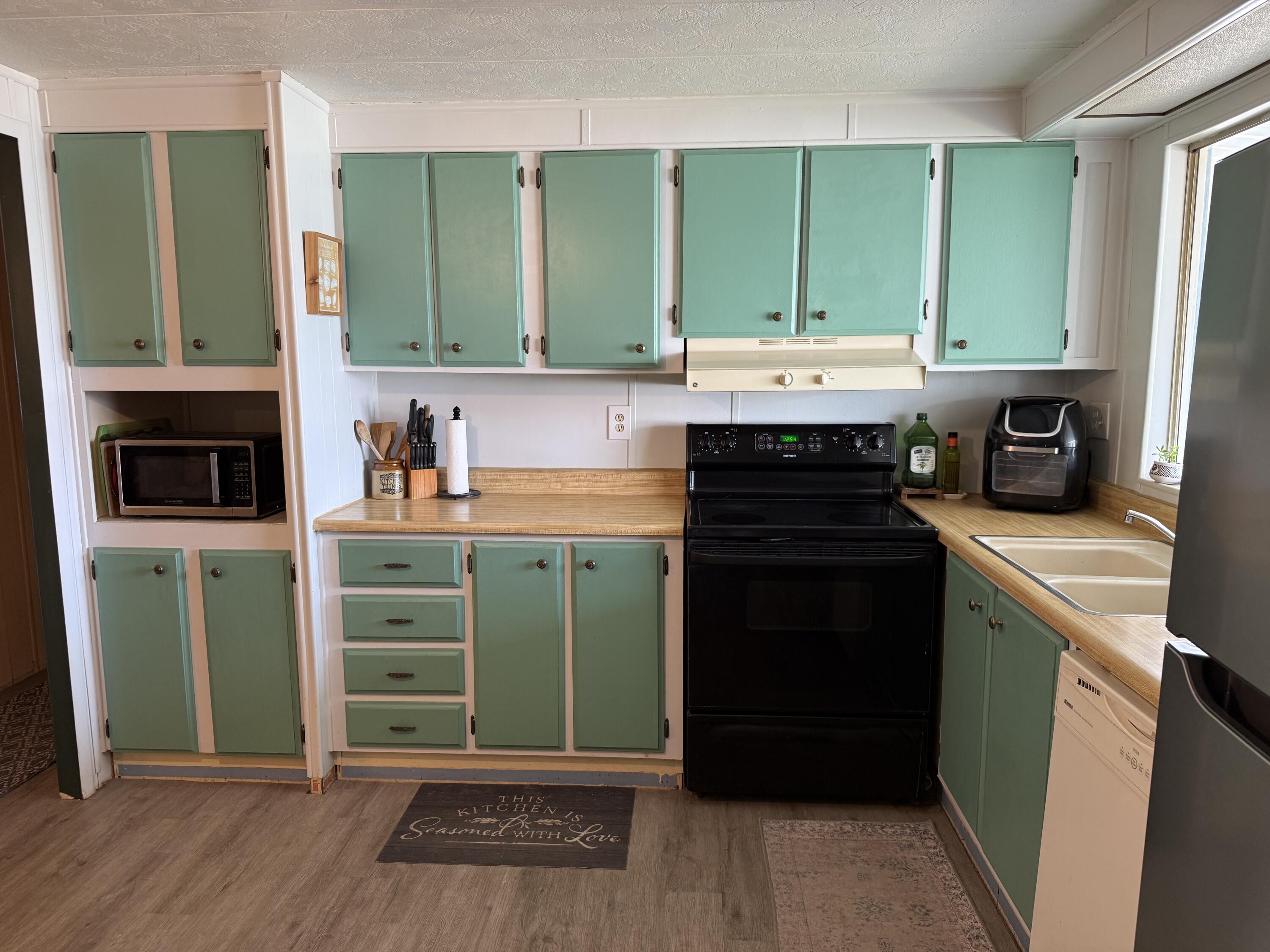 2400 W Midvalley Ave #F-1, Visalia, CA 93277