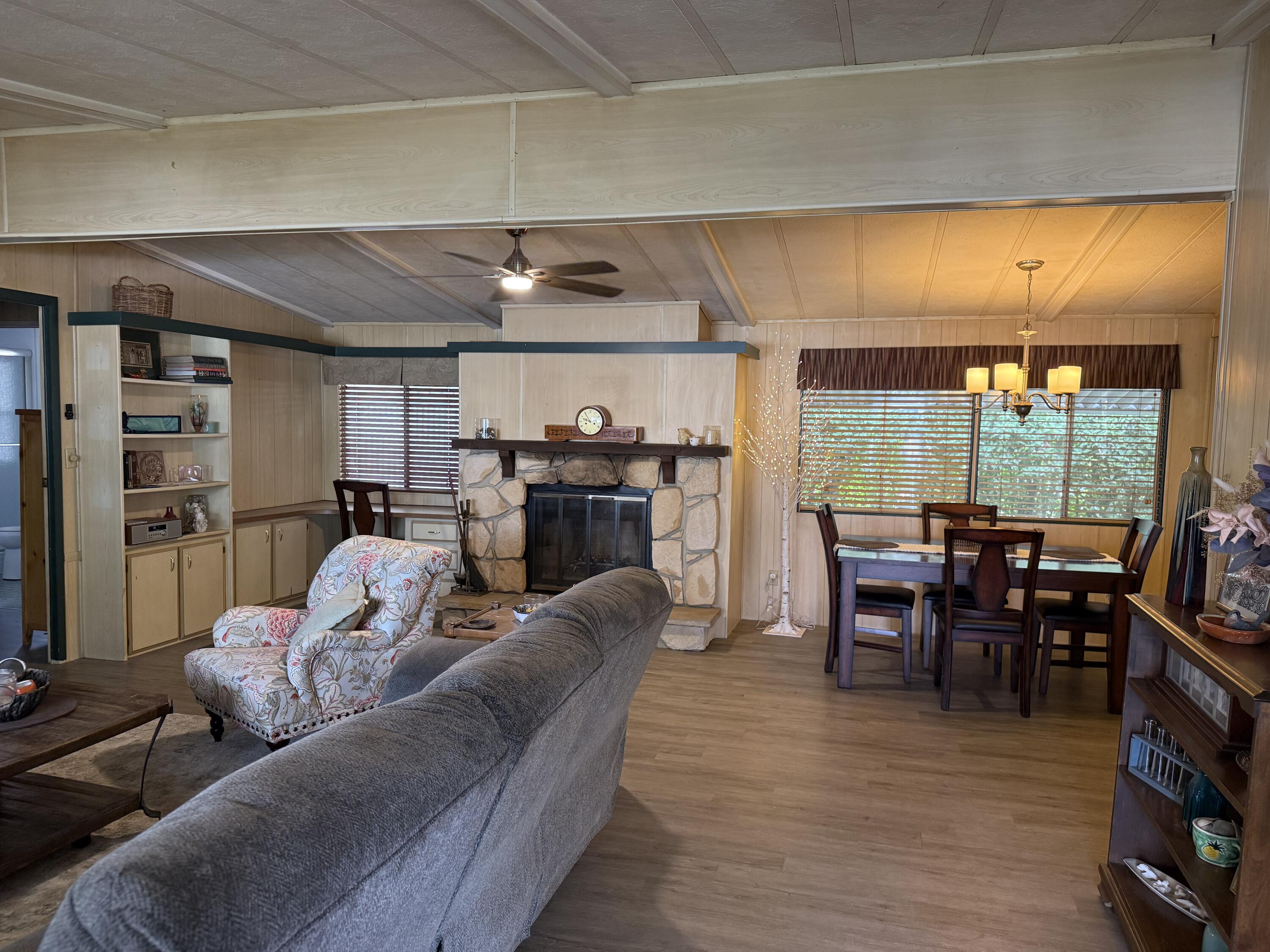 2400 W Midvalley Ave #F-1, Visalia, CA 93277