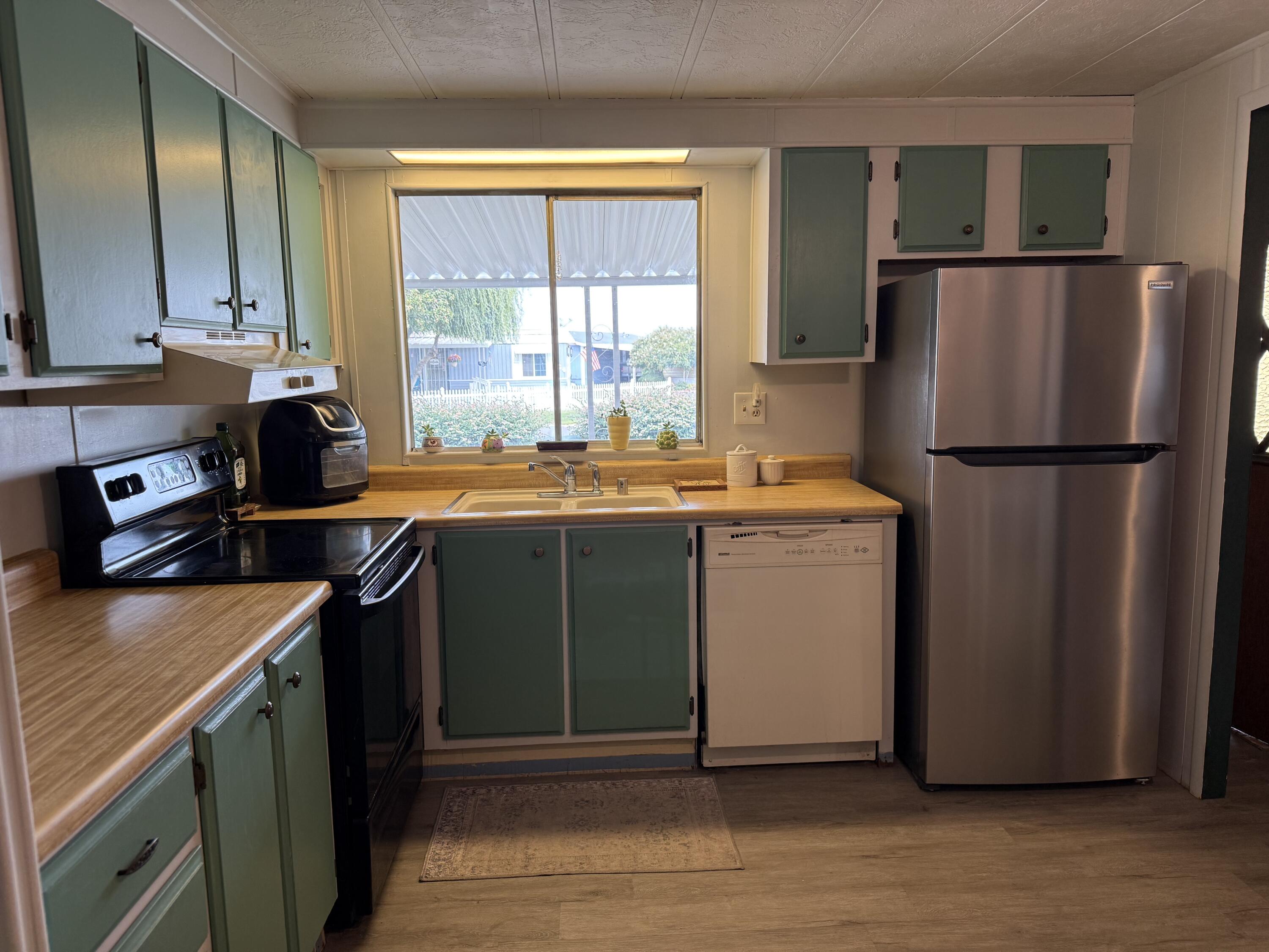 2400 W Midvalley Ave #F-1, Visalia, CA 93277