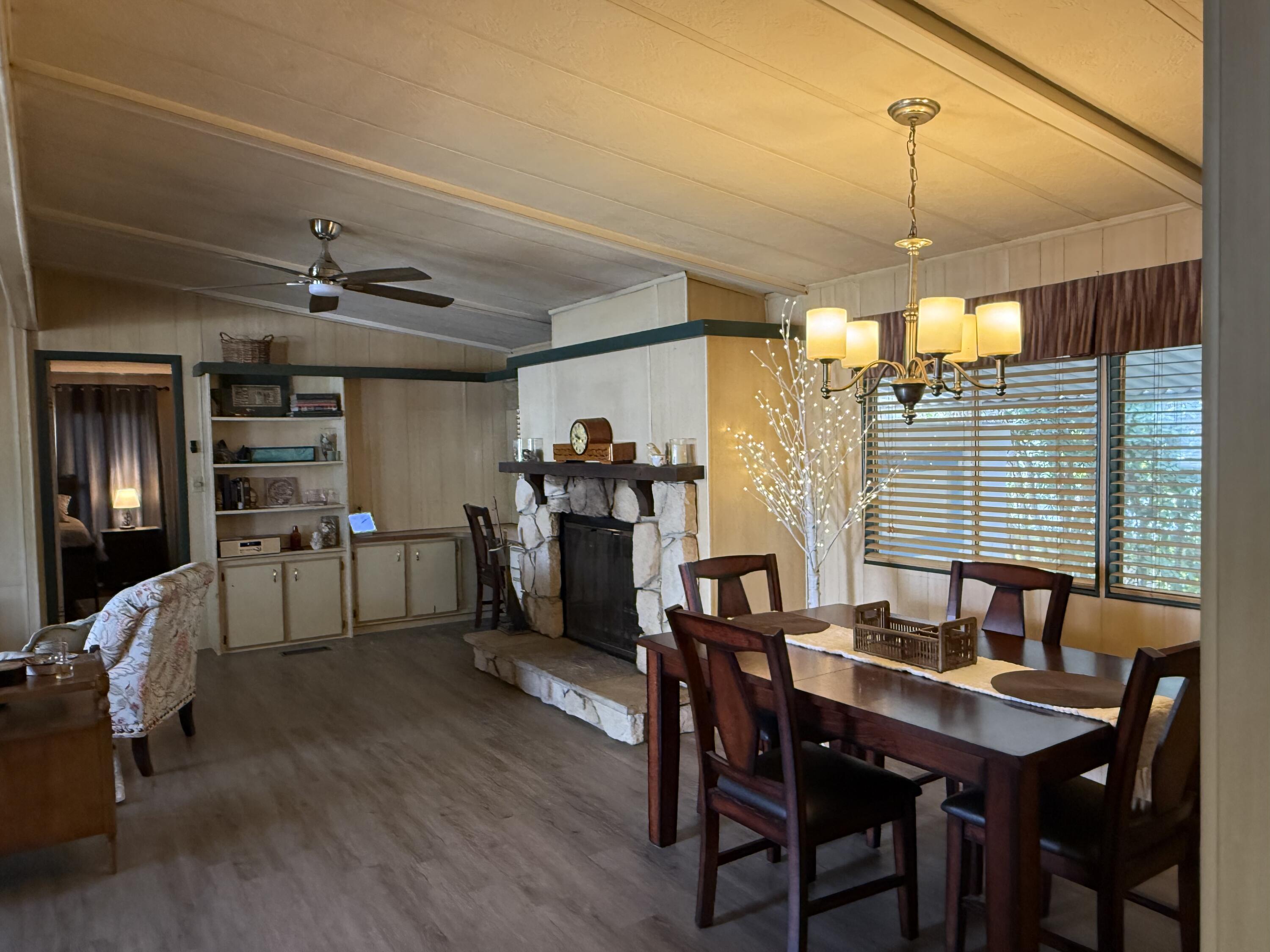 2400 W Midvalley Ave #F-1, Visalia, CA 93277