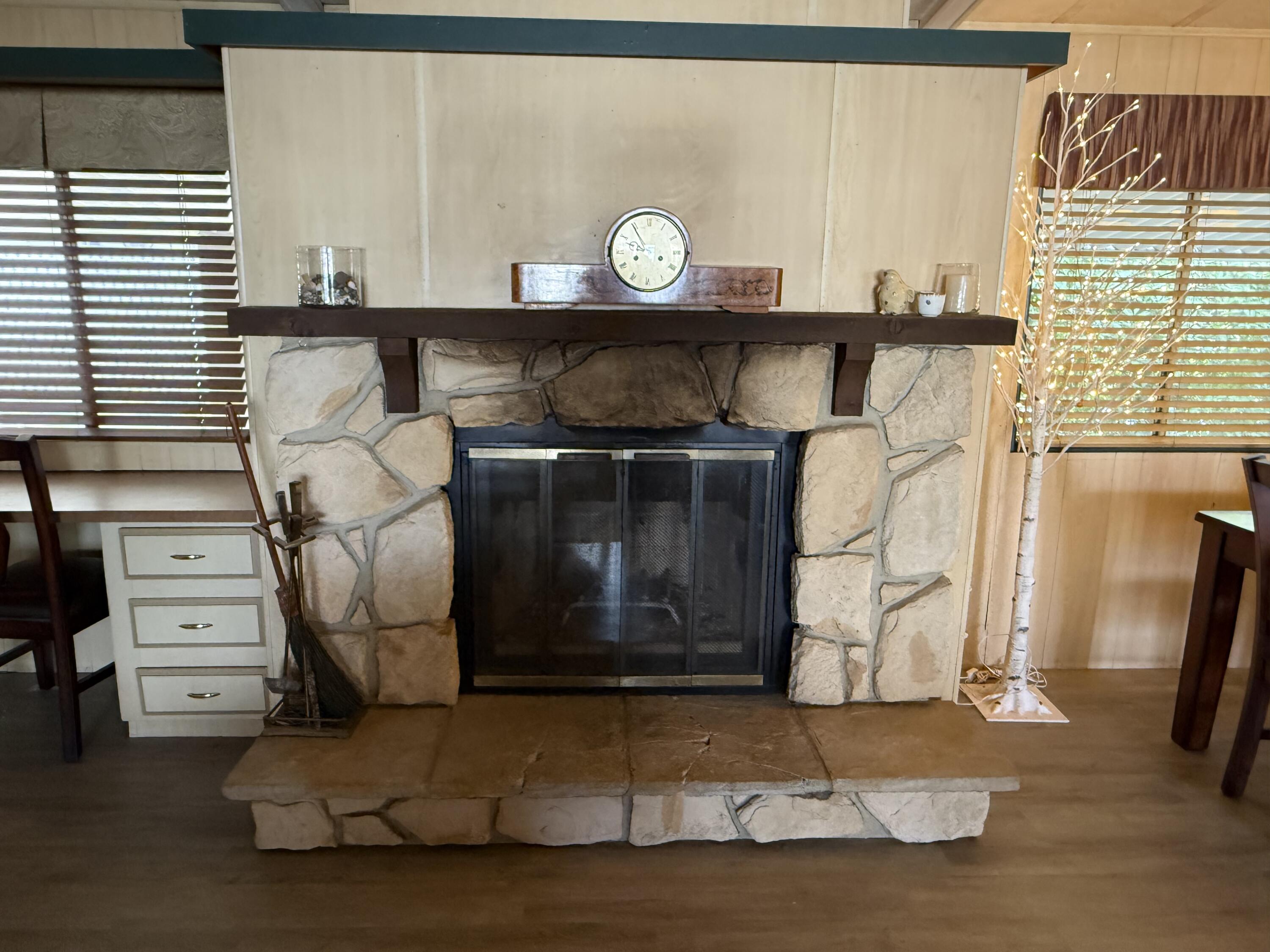 2400 W Midvalley Ave #F-1, Visalia, CA 93277