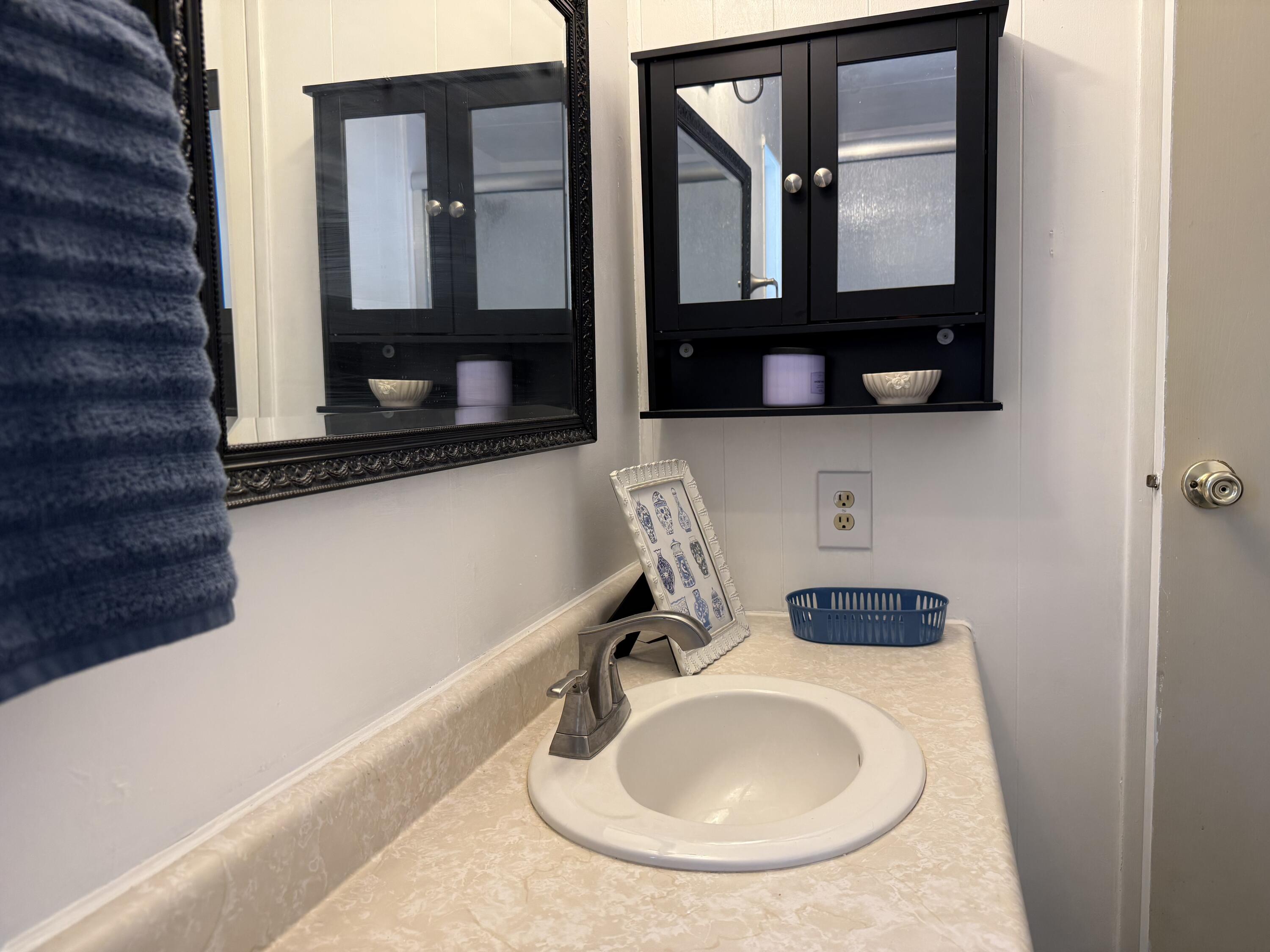 2400 W Midvalley Ave #F-1, Visalia, CA 93277