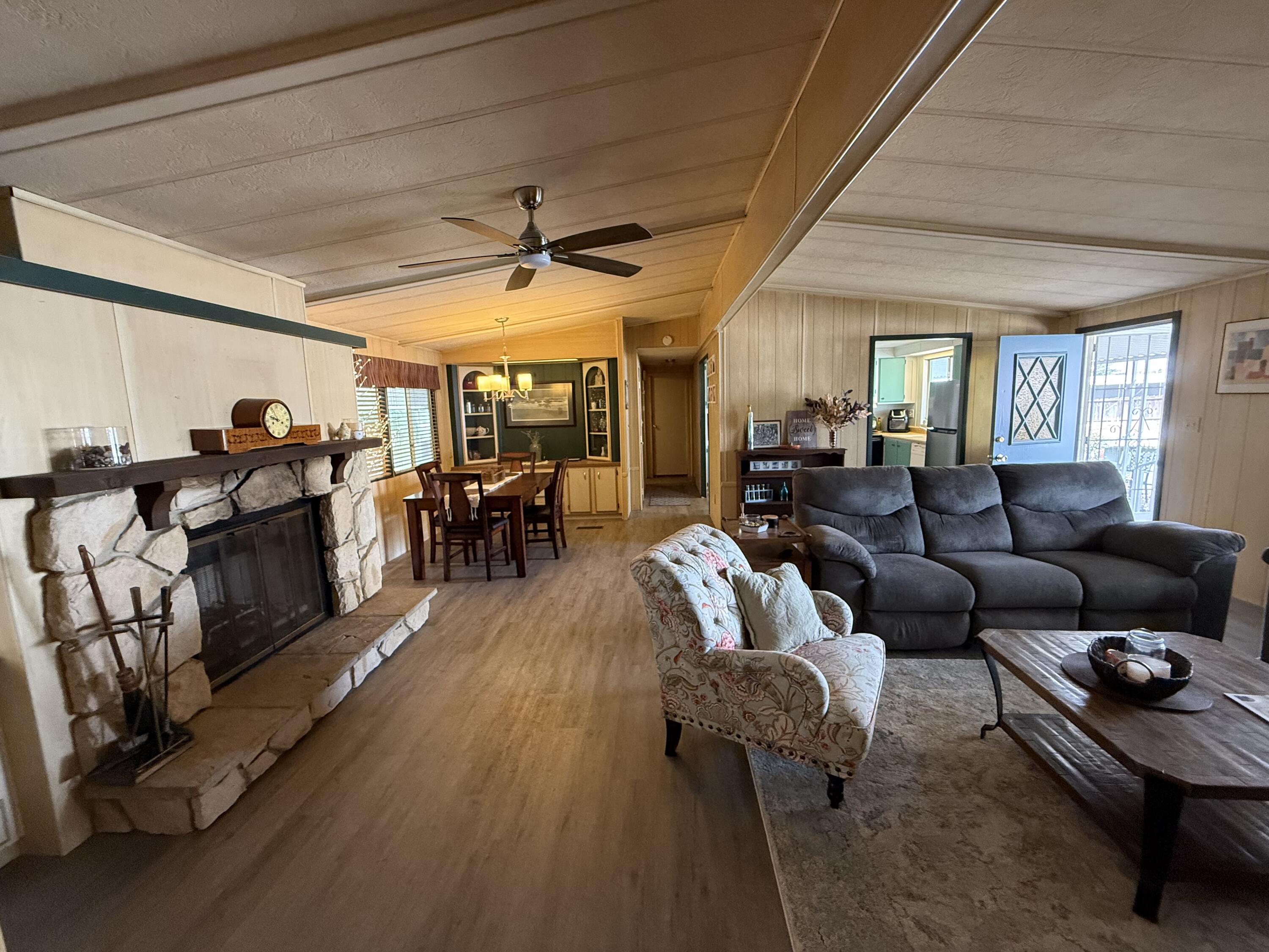 2400 W Midvalley Ave #F-1, Visalia, CA 93277