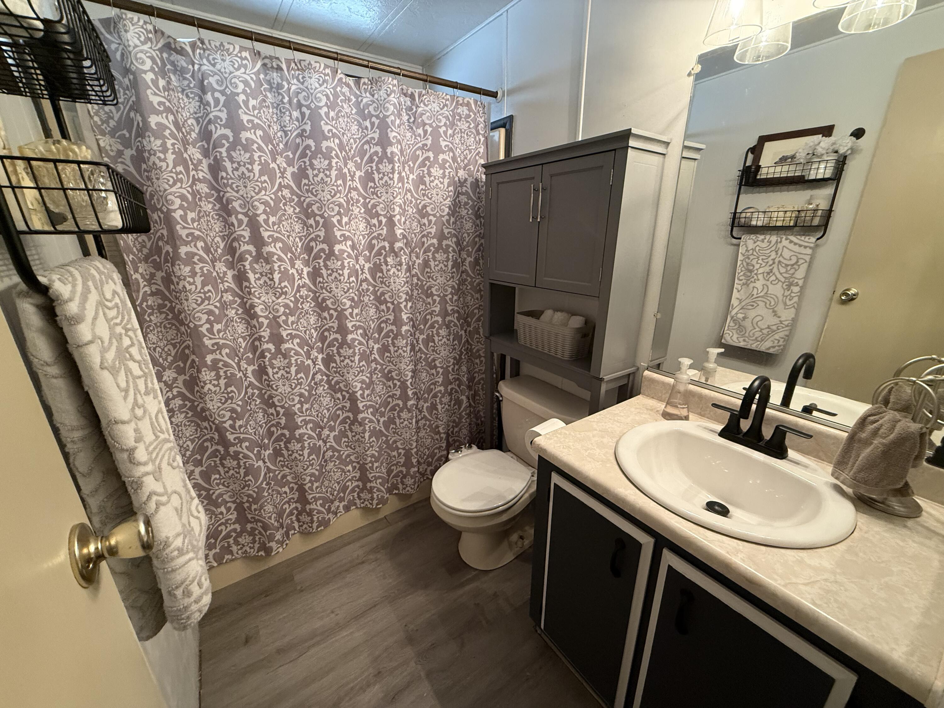 2400 W Midvalley Ave #F-1, Visalia, CA 93277