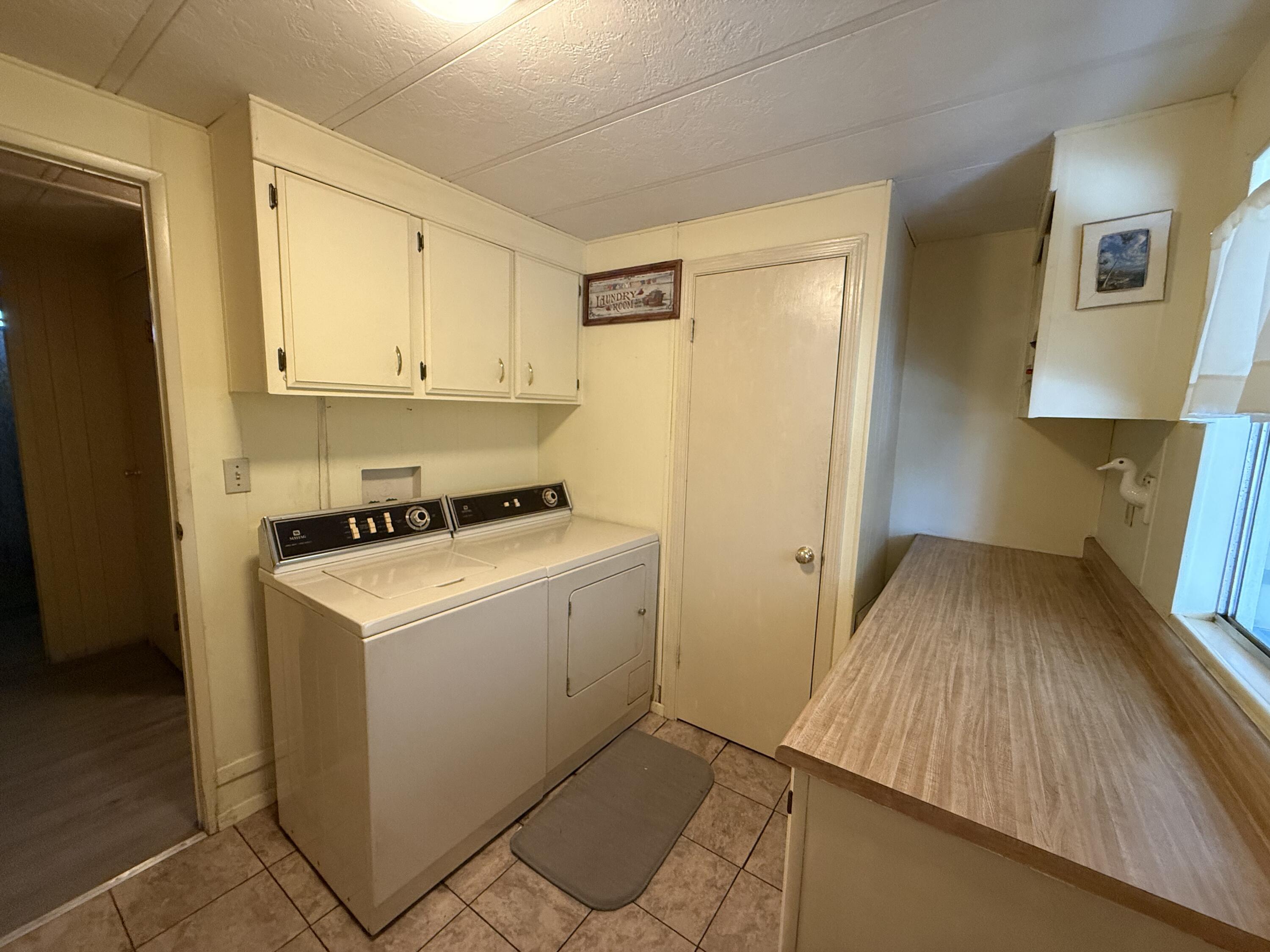 2400 W Midvalley Ave #F-1, Visalia, CA 93277