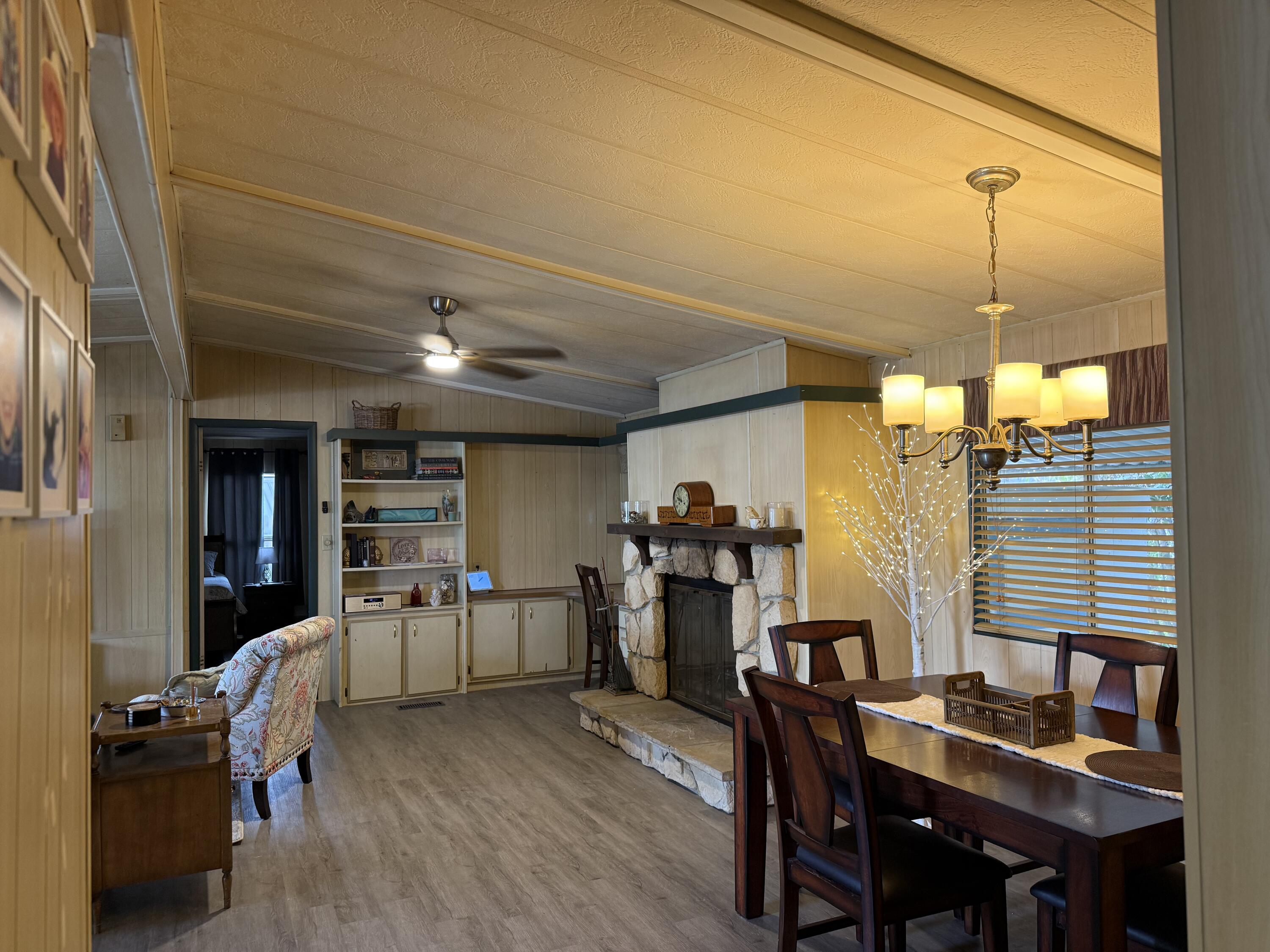 2400 W Midvalley Ave #F-1, Visalia, CA 93277