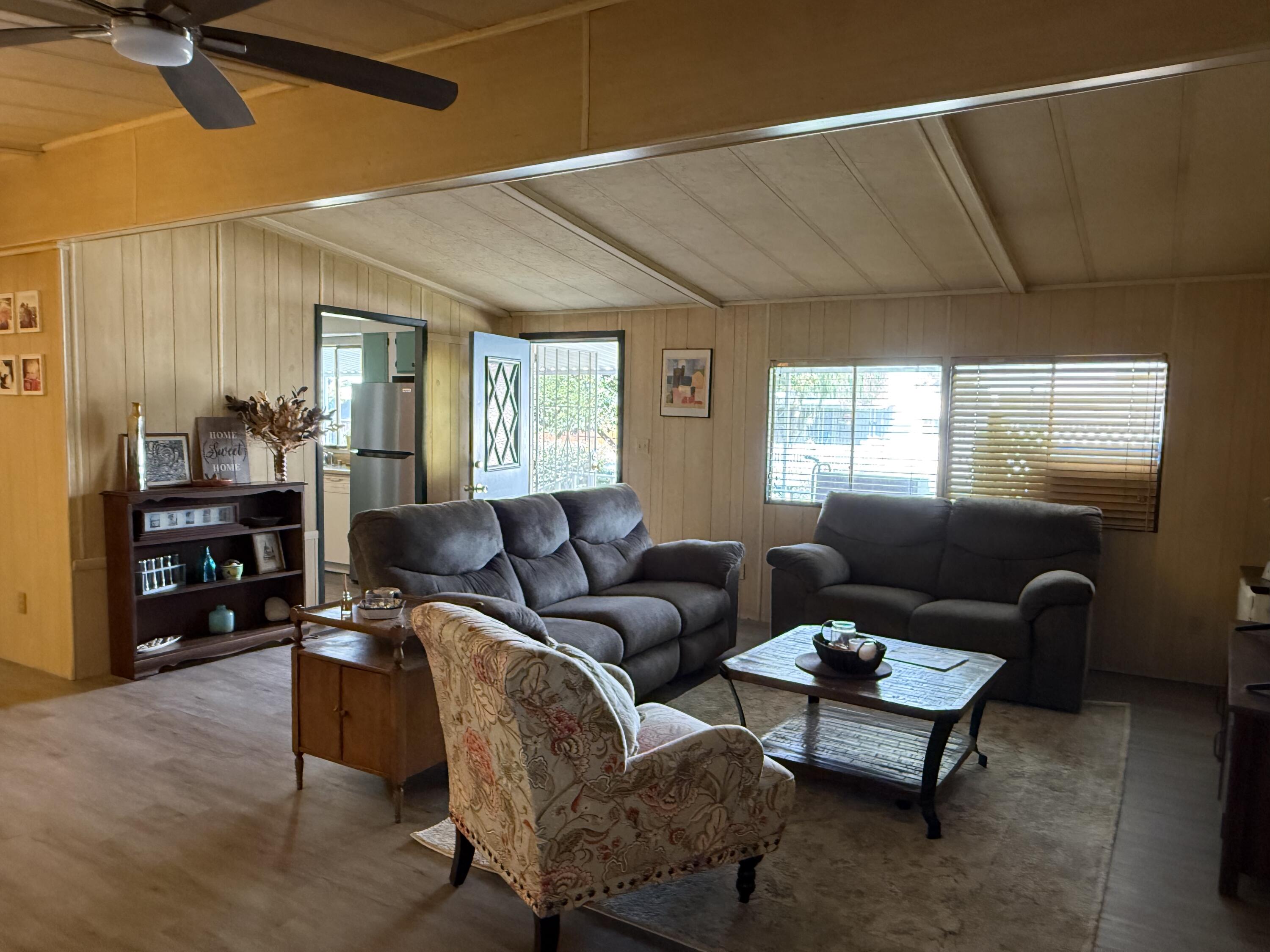 2400 W Midvalley Ave #F-1, Visalia, CA 93277