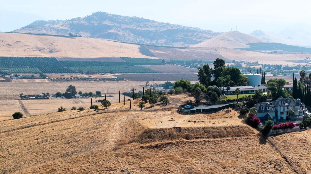 1495 N Highland Dr, Porterville, CA 93257