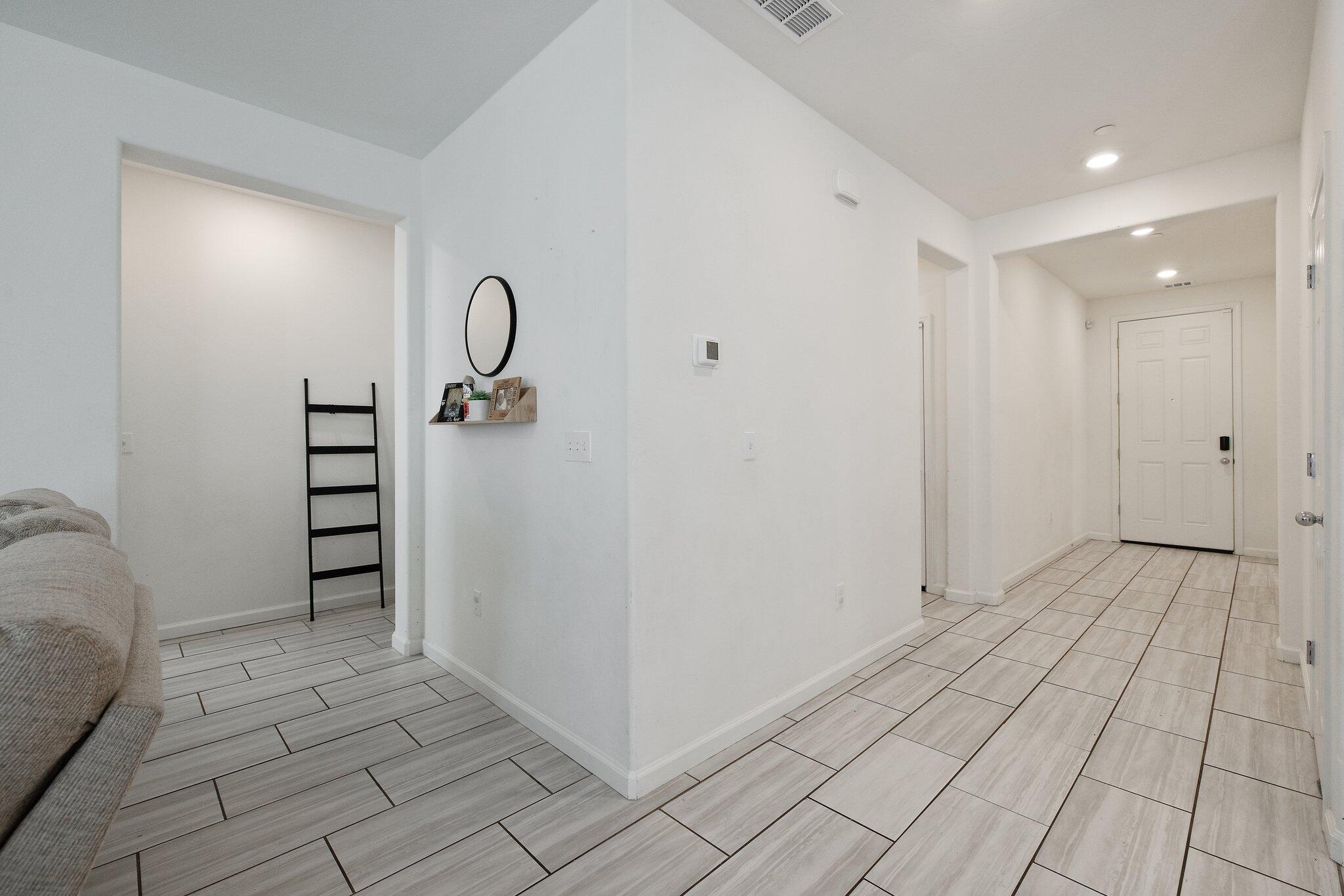 3541 E Laura Ct, Visalia, CA 93292