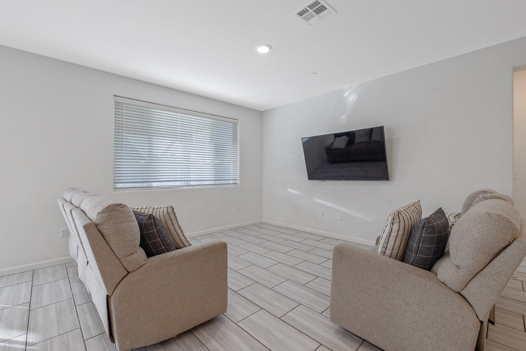 3541 E Laura Ct, Visalia, CA 93292