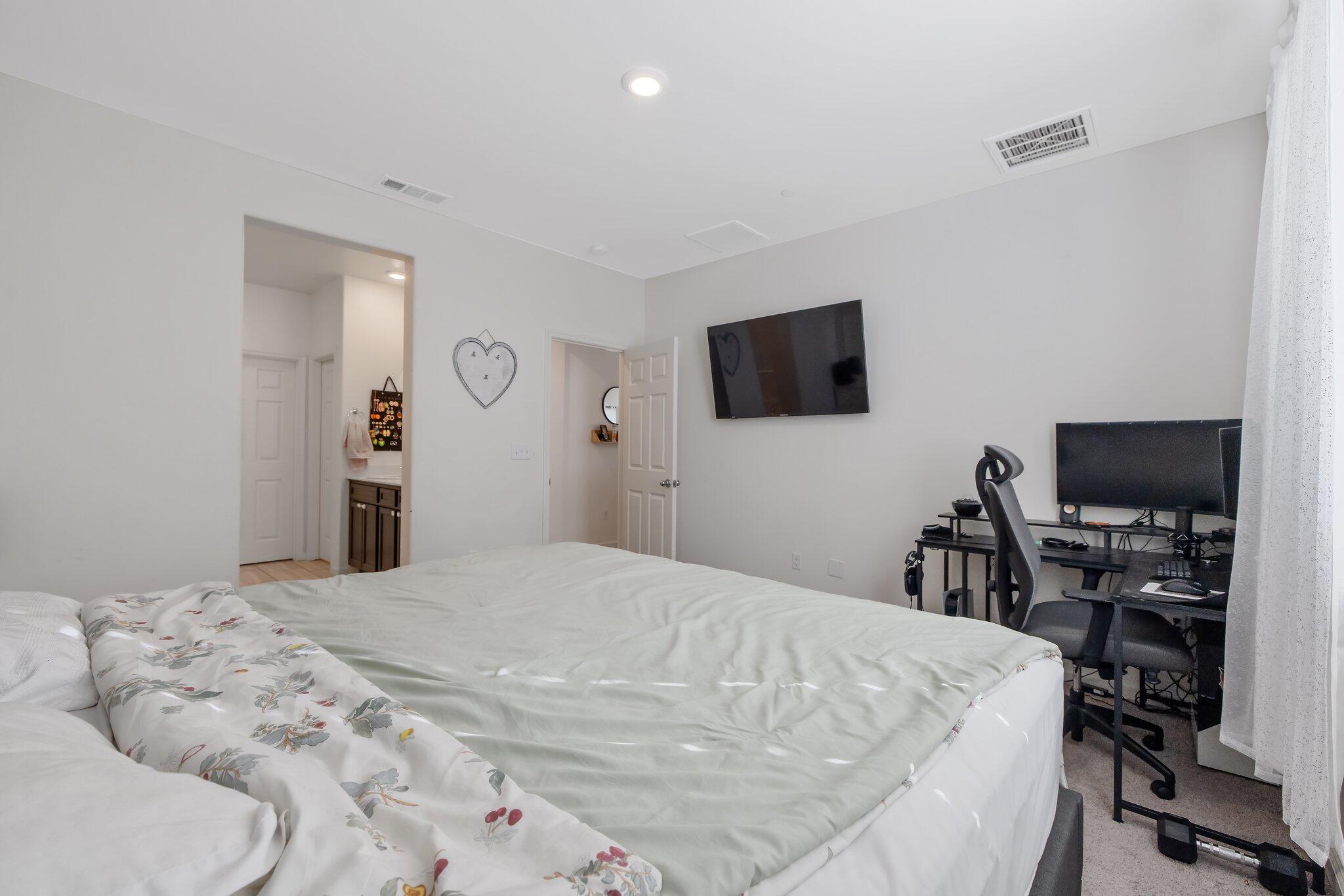 3541 E Laura Ct, Visalia, CA 93292