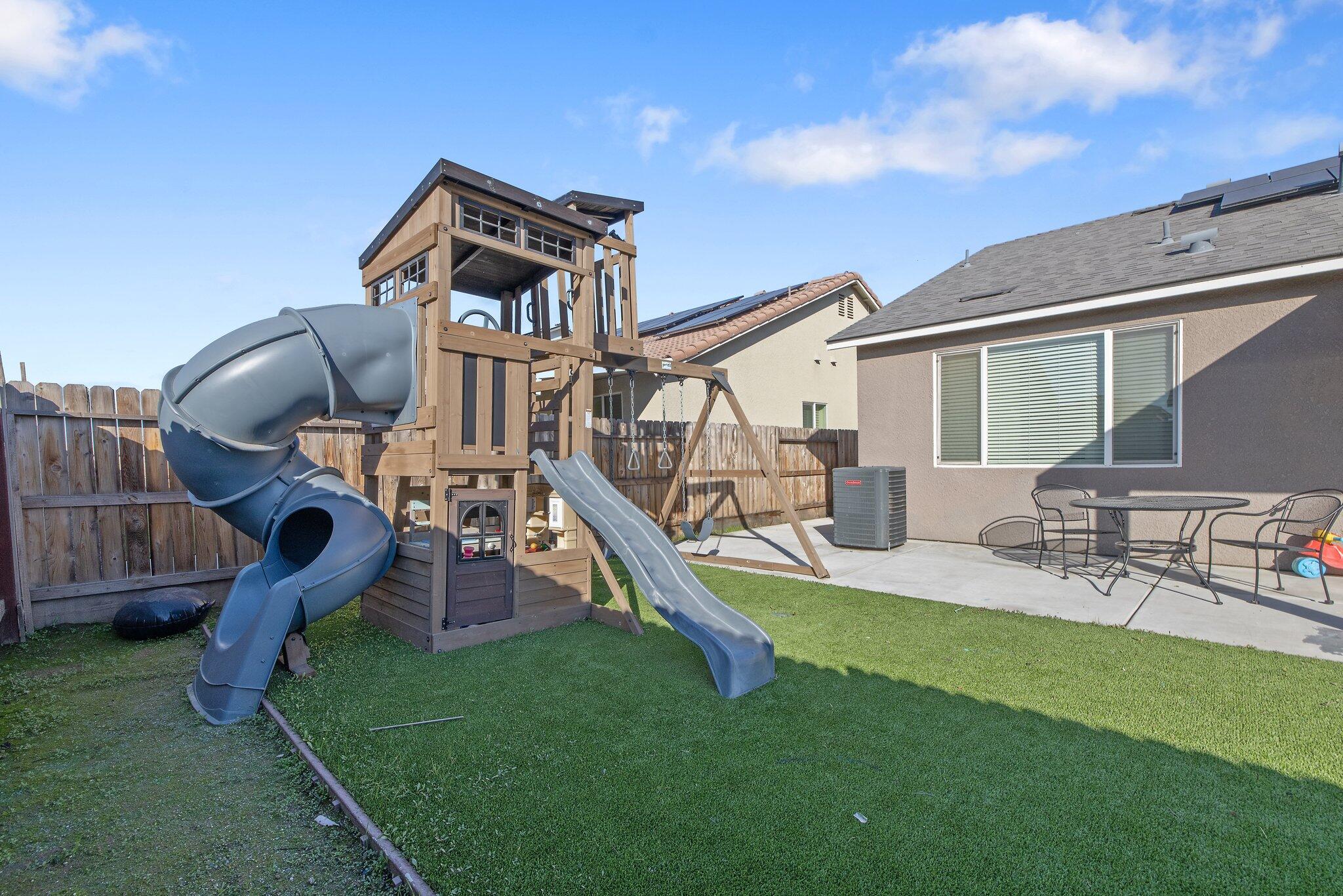 3541 E Laura Ct, Visalia, CA 93292