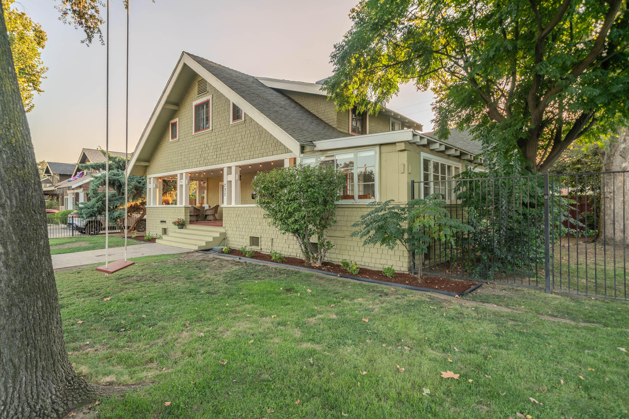 737 N Willis St, Visalia, CA 93291