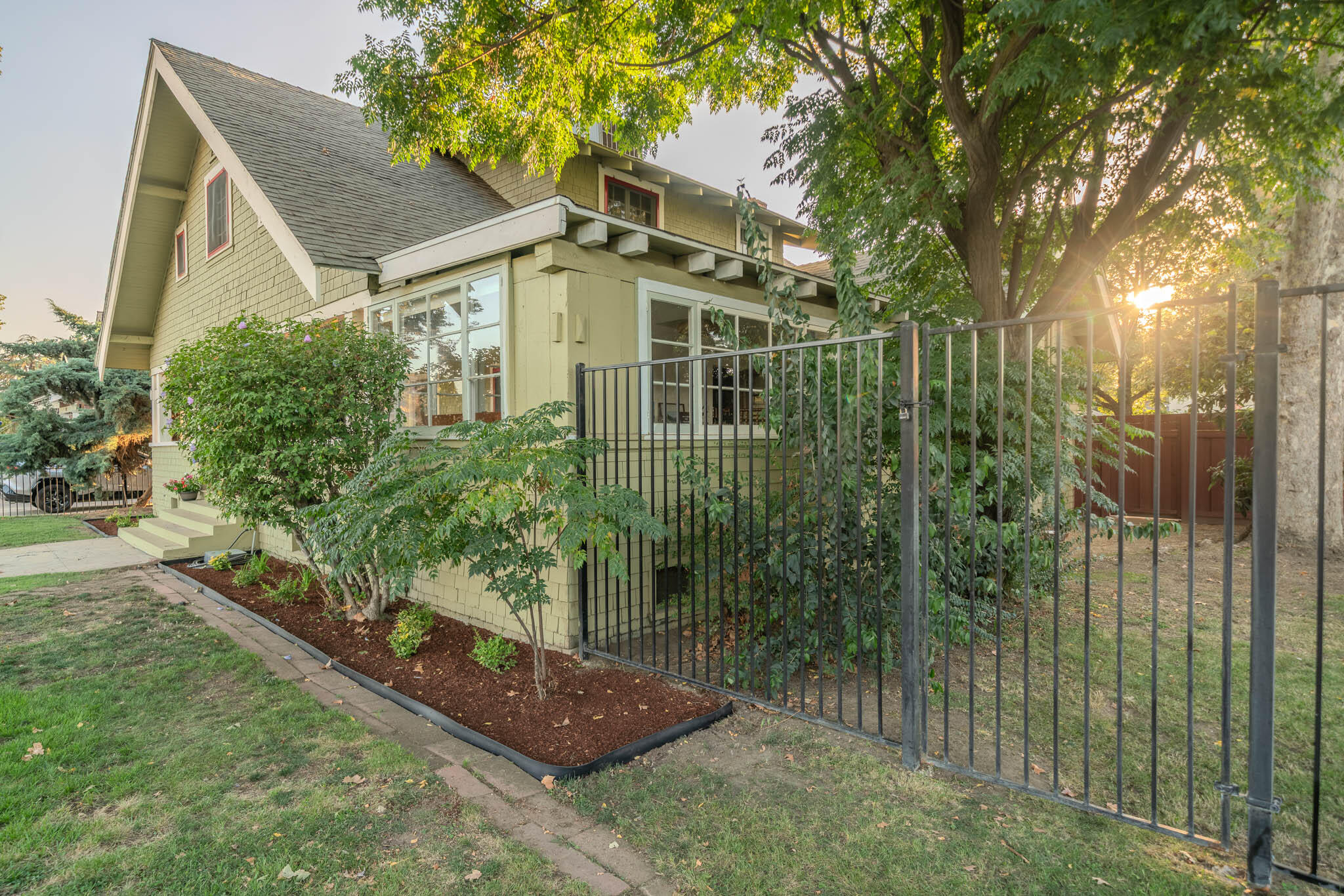 737 N Willis St, Visalia, CA 93291