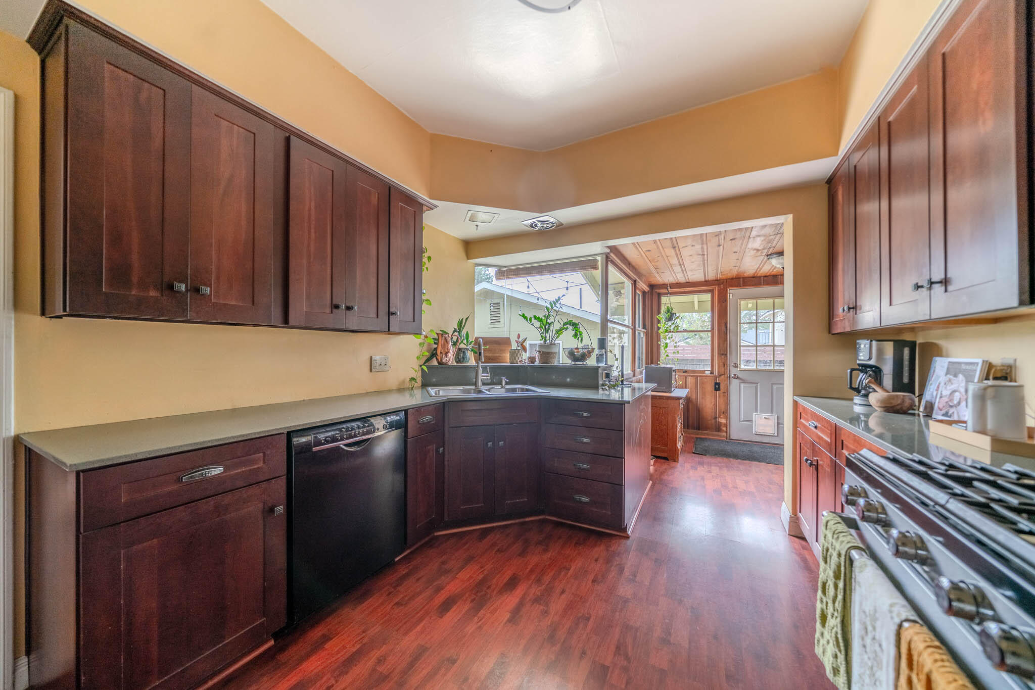 737 N Willis St, Visalia, CA 93291