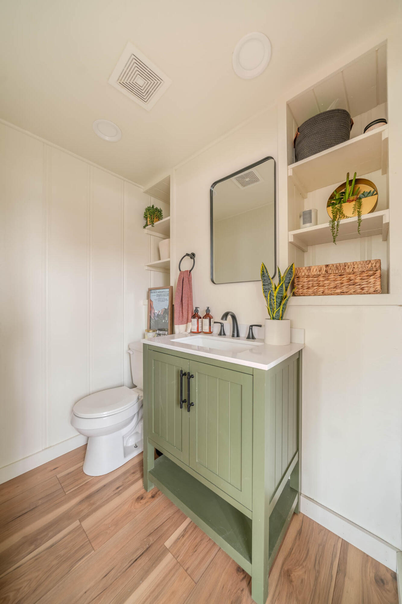 737 N Willis St, Visalia, CA 93291